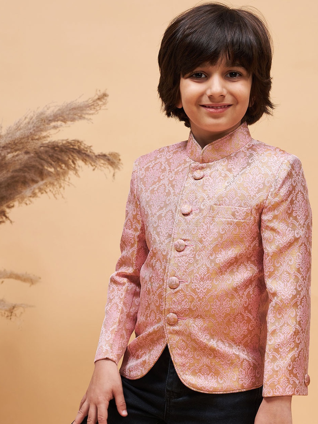 

VASTRAMAY Boys Self Design Slim-Fit Bandhgala Blazer, Pink