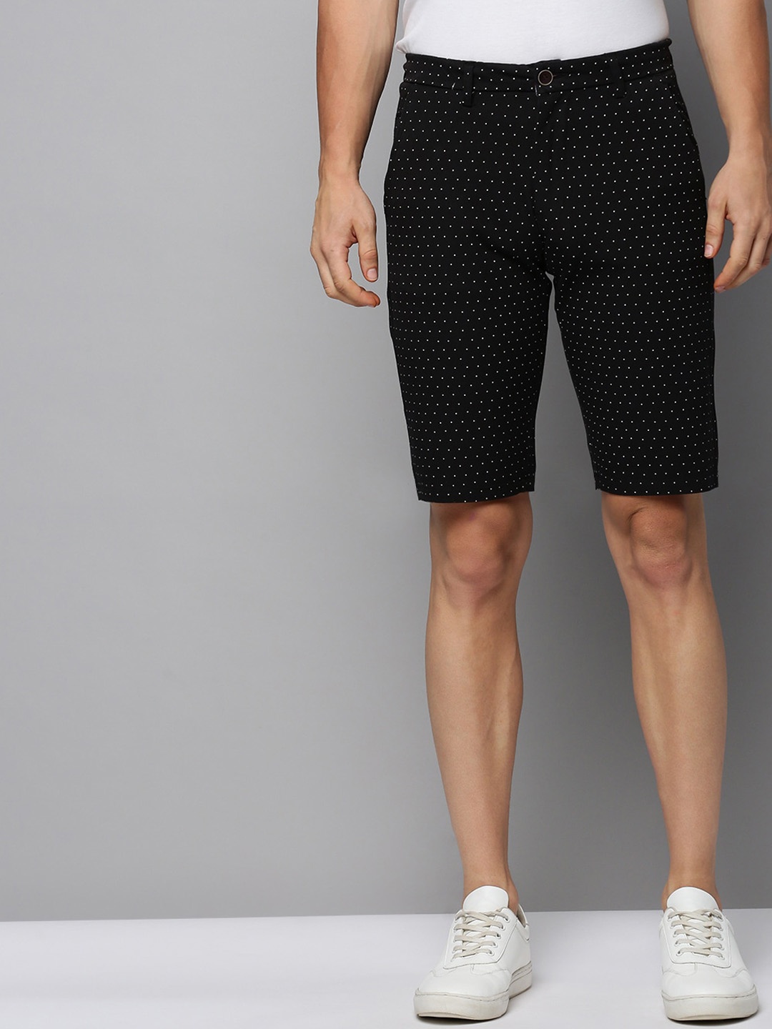 

SHOWOFF Men Geometric Printed Cotton Mid-Rise Shorts, Black