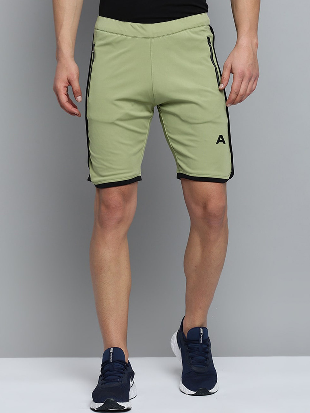 

SHOWOFF Men Mid-Rise Sports Shorts, Green