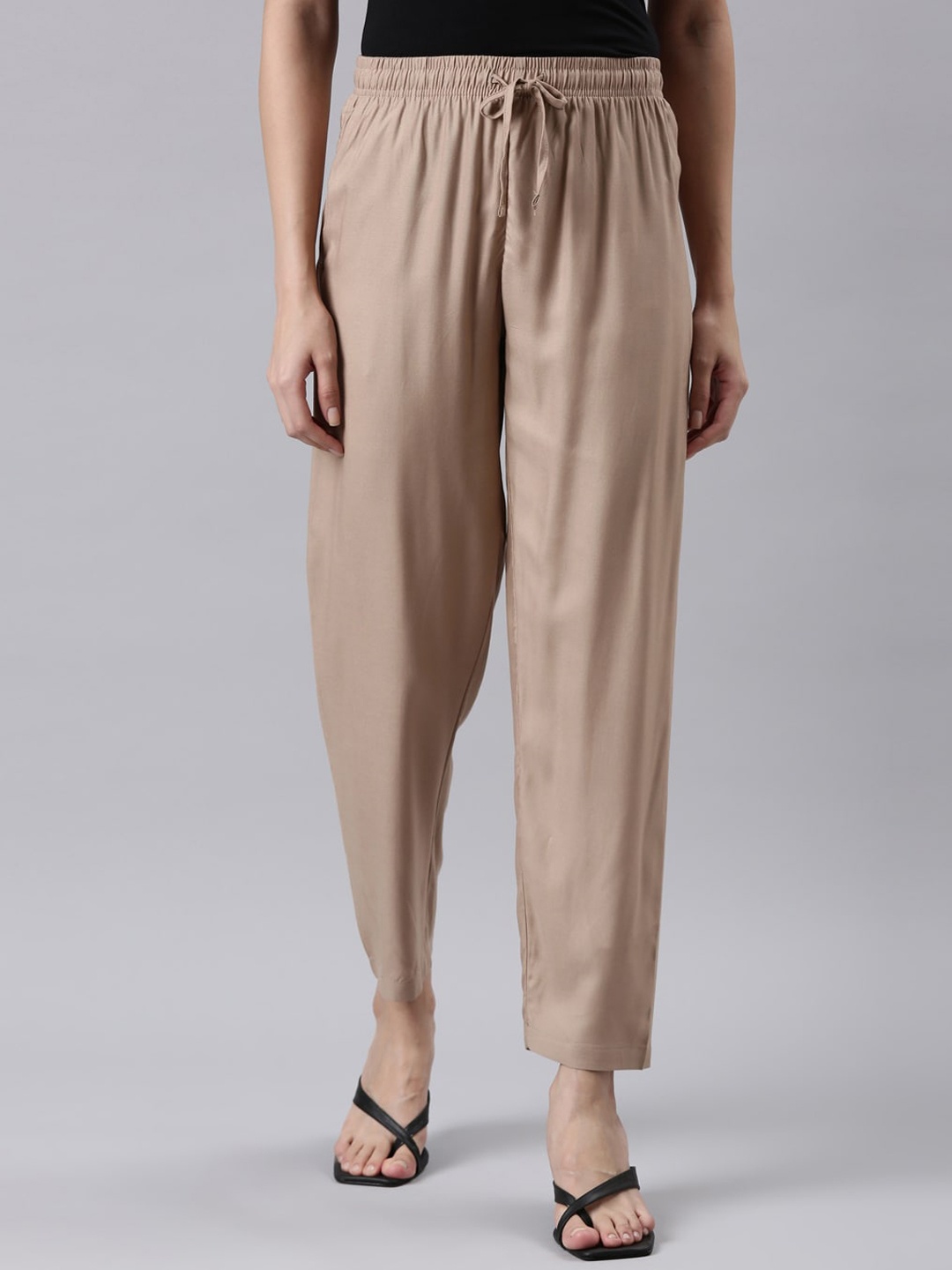 

Go Colors Women Relaxed Trousers, Beige