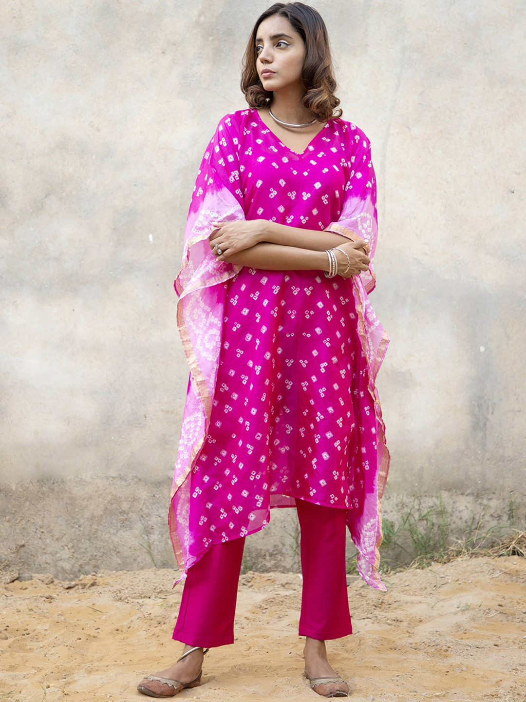 

Zanaash Bandhani Printed V Neck Pure Silk Kaftan Kurta With Trousers, Pink