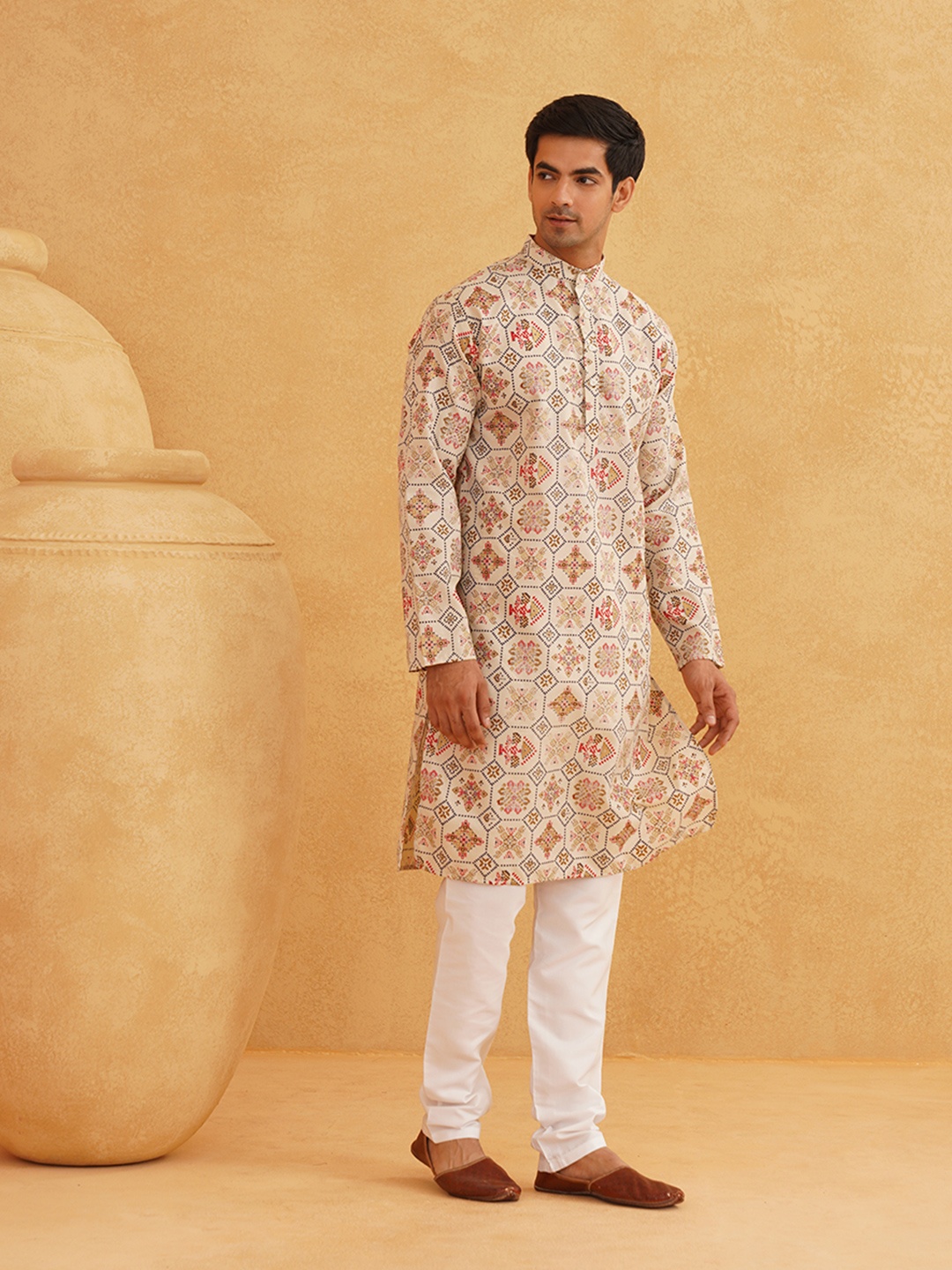 

SOJANYA Ethnic Motifs Printed Mandarin Collar Kurta With Pyjamas, Cream