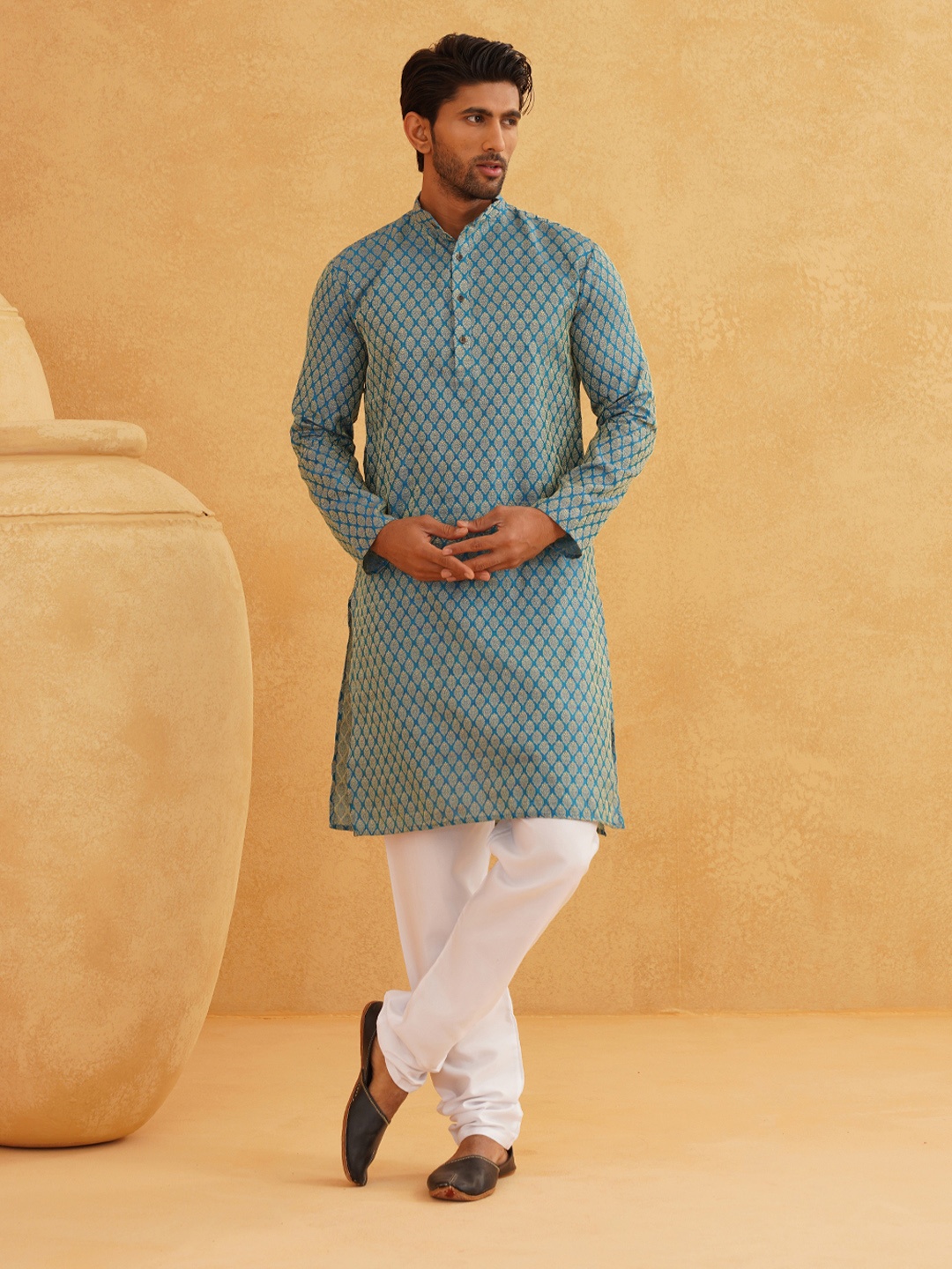 

SOJANYA Ethnic Motifs Woven Design Mandarin Collar Kurta With Churidar, Turquoise blue