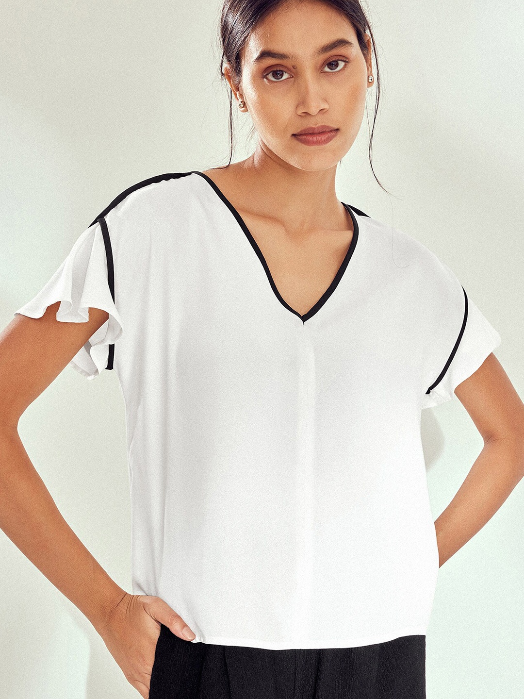 

The Label Life V-Neck Extended Sleeves Top, White