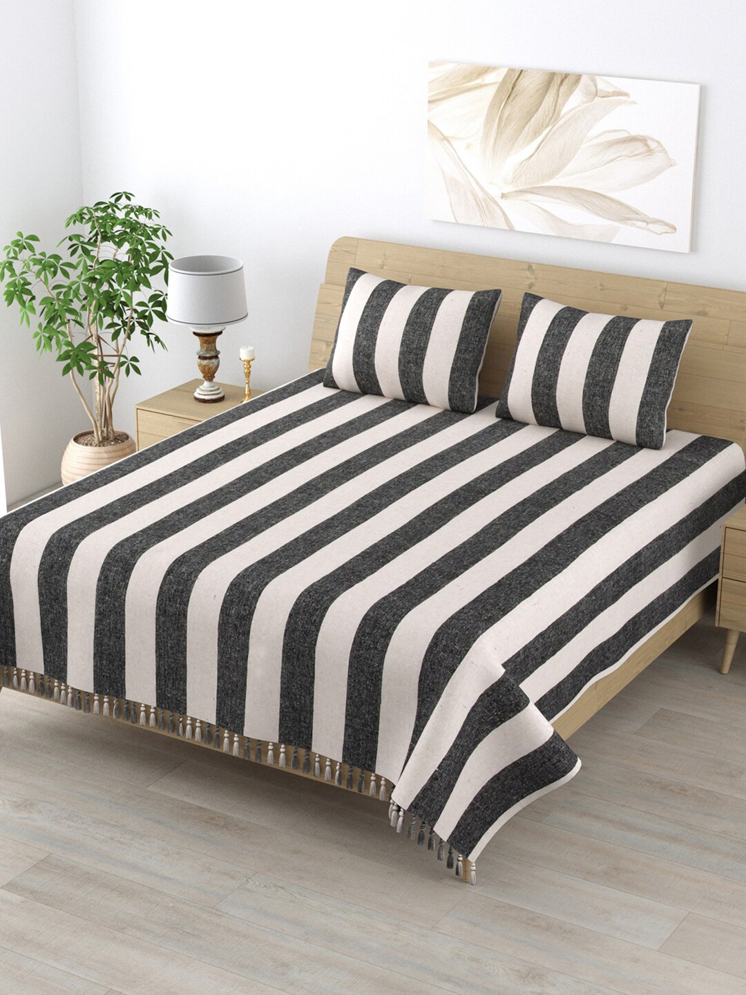

Varde Black & White Striped 210 TC Cotton King Bedsheet With 2 Pillow Covers