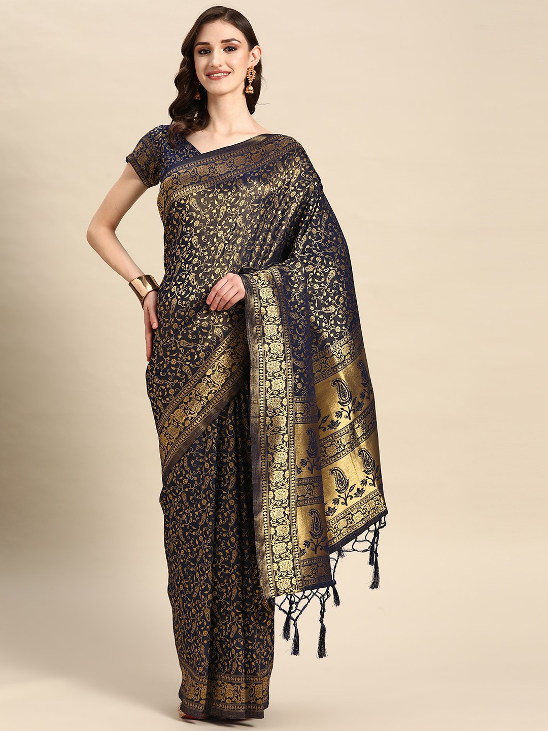 

Vardha Floral Zari Silk Blend Kanjeevaram Saree, Navy blue