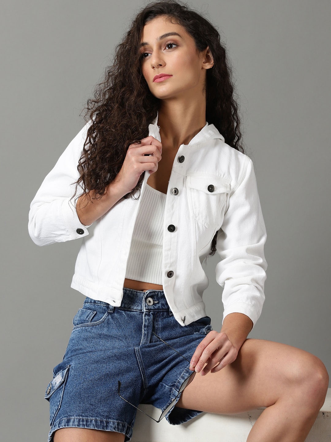 

SHOWOFF Hooded Crop Denim Jacket, White