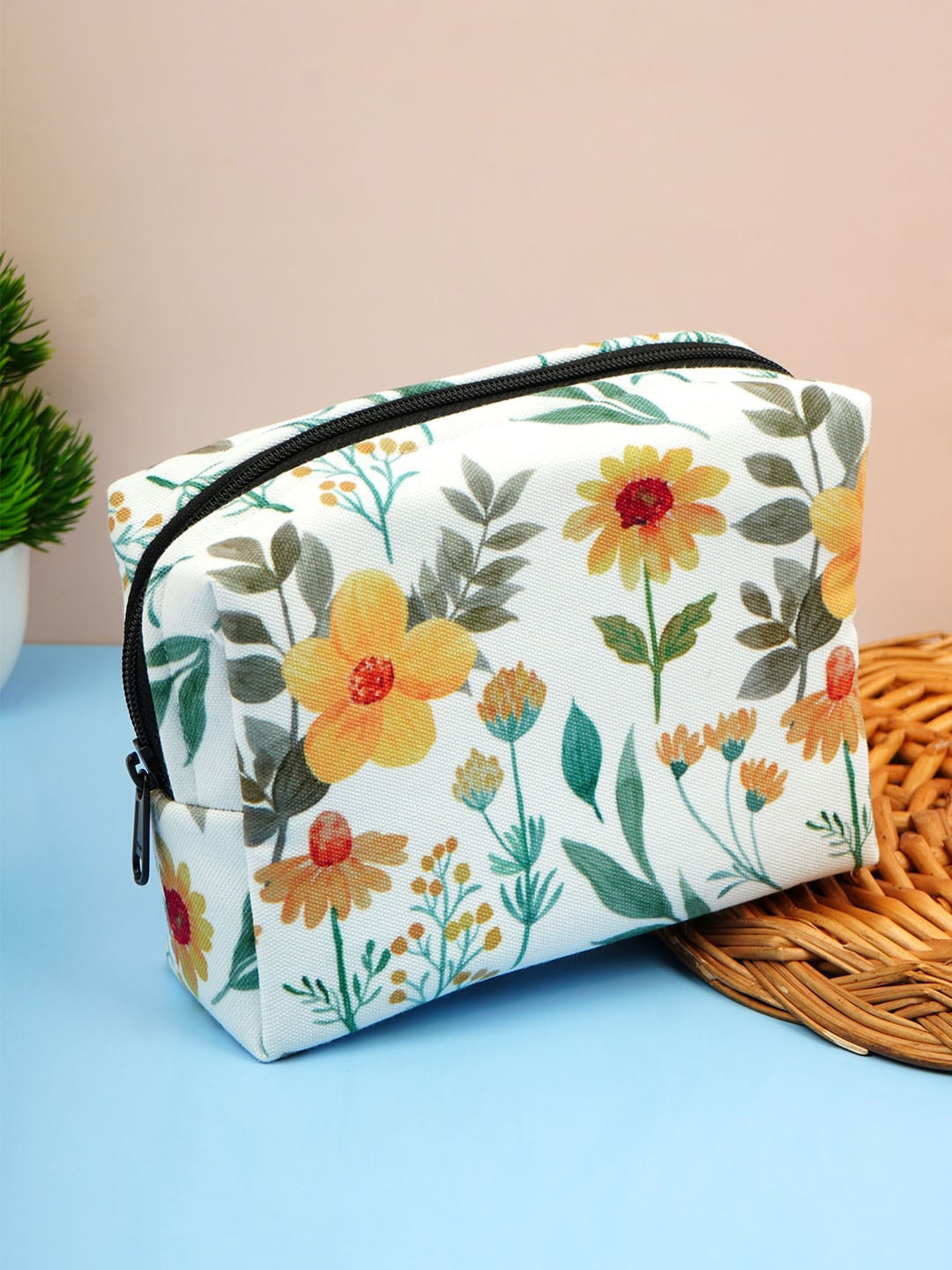 

Crazy Corner Printed Travel Pouch, White