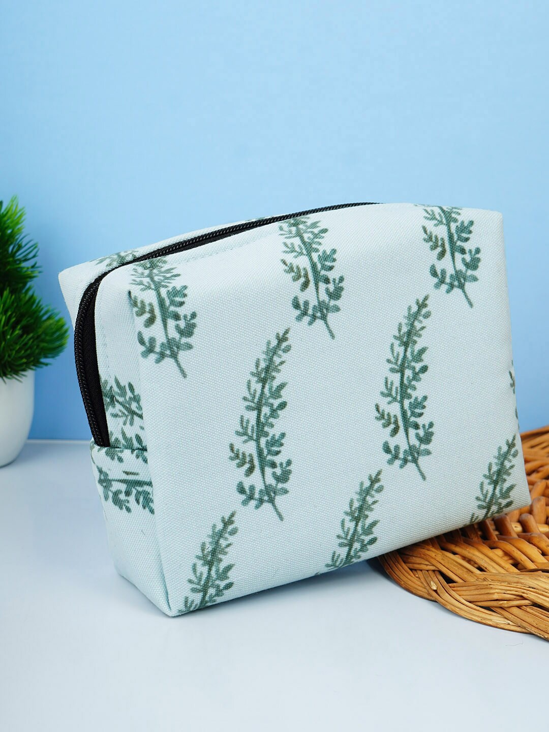 

Crazy Corner Printed Canvas Makeup Pouch, Green