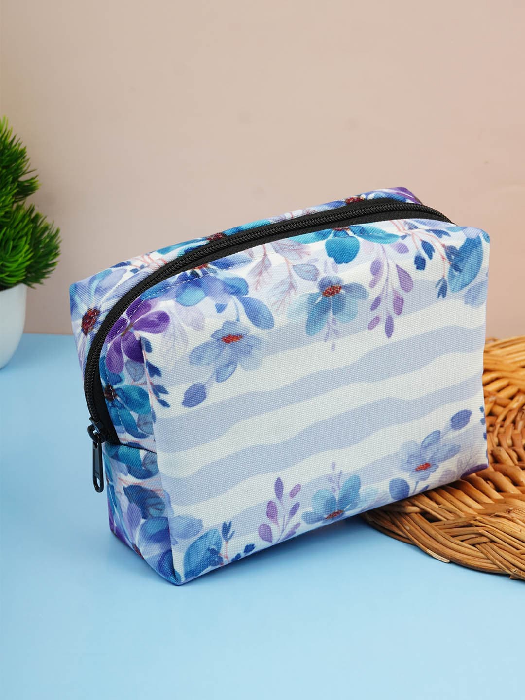 

Crazy Corner Printed Makeup Pouch, Blue