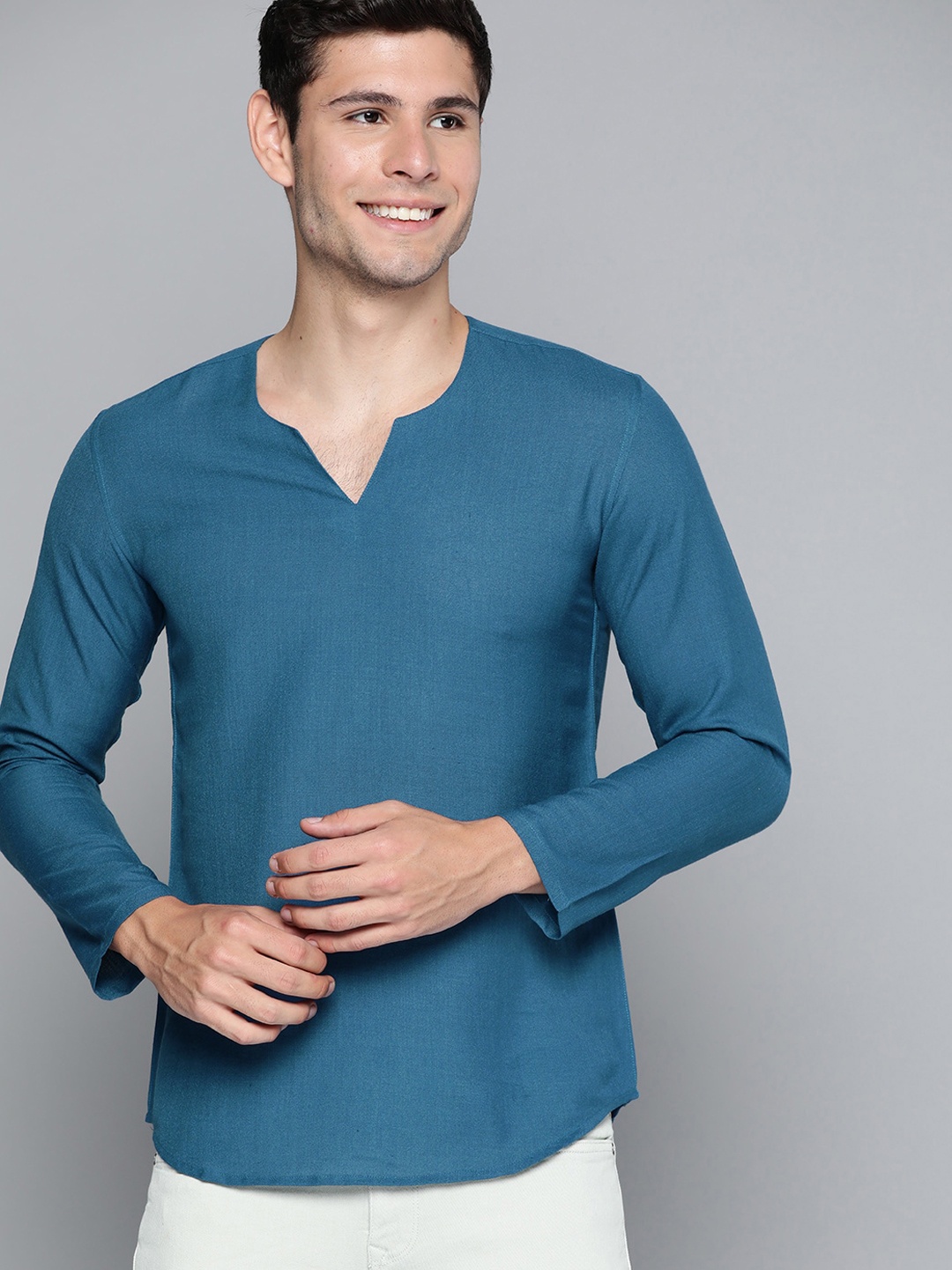 

MALHAAR Notched Neck Long Sleeves Cotton Short Kurta, Teal