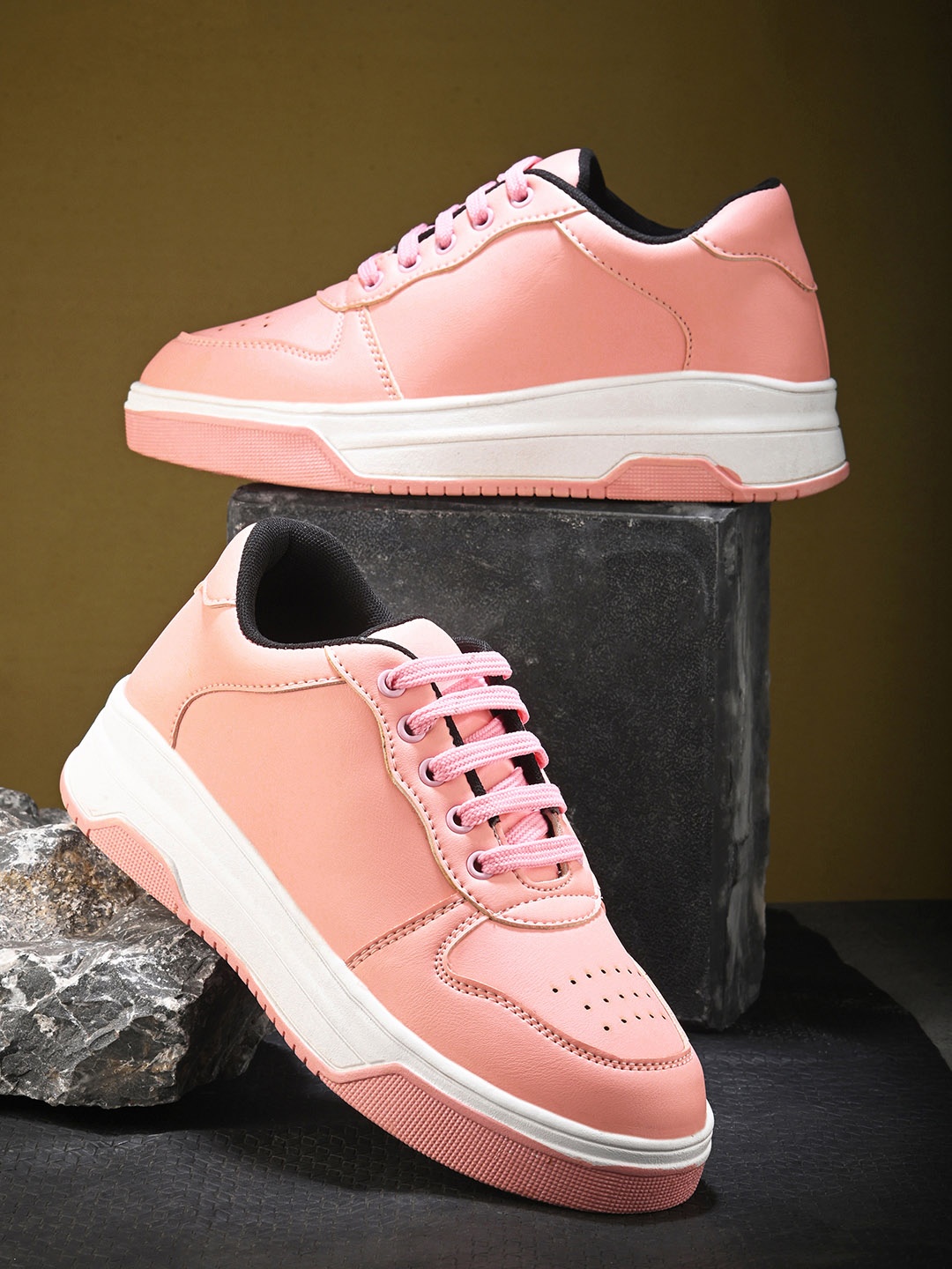 

The Roadster Lifestyle Co. Women Perforated Lightweight Sneakers, Pink