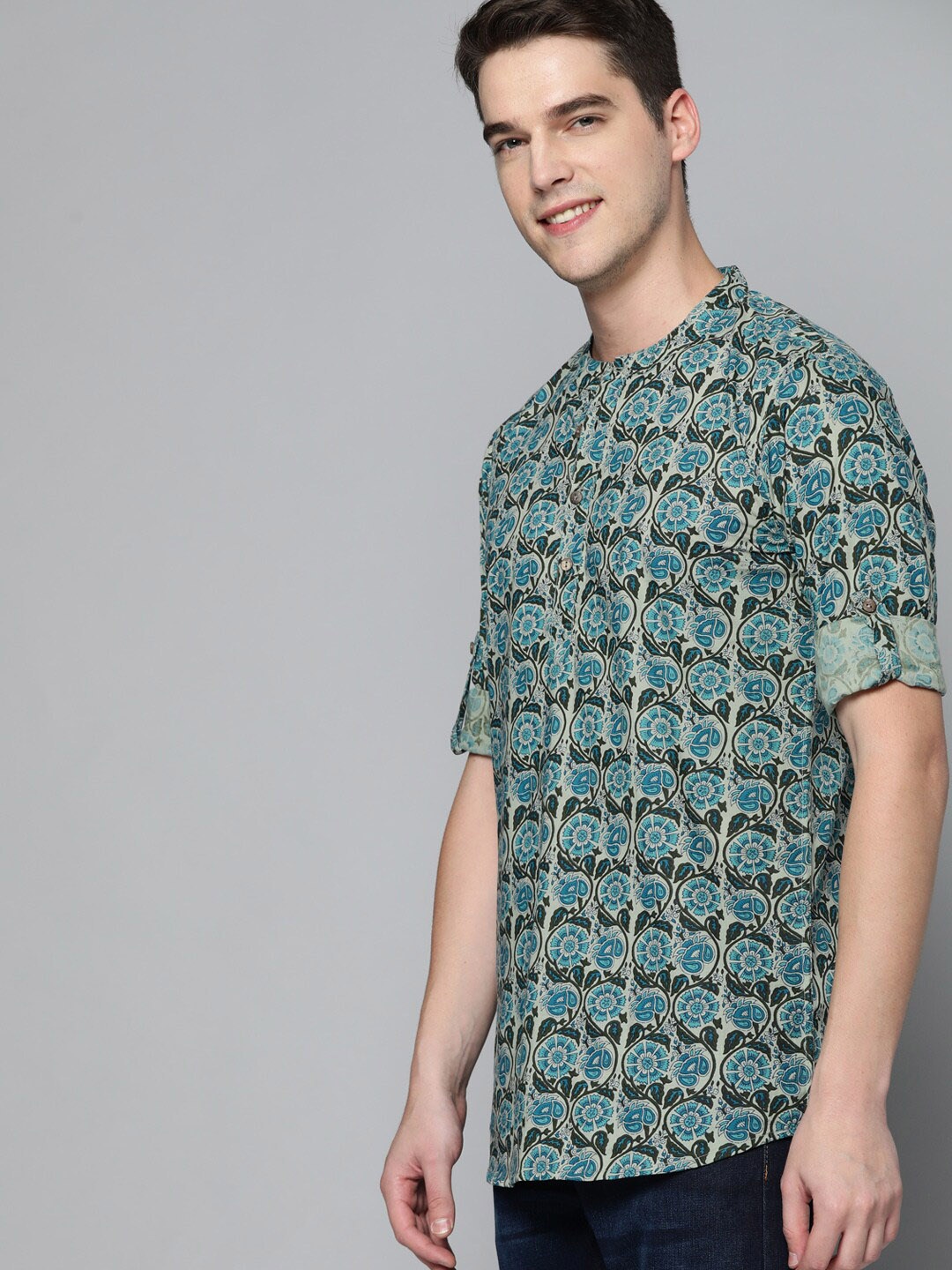 

MALHAAR Floral Printed Mandarin Collar Roll-Up sleeves Kurta, Blue