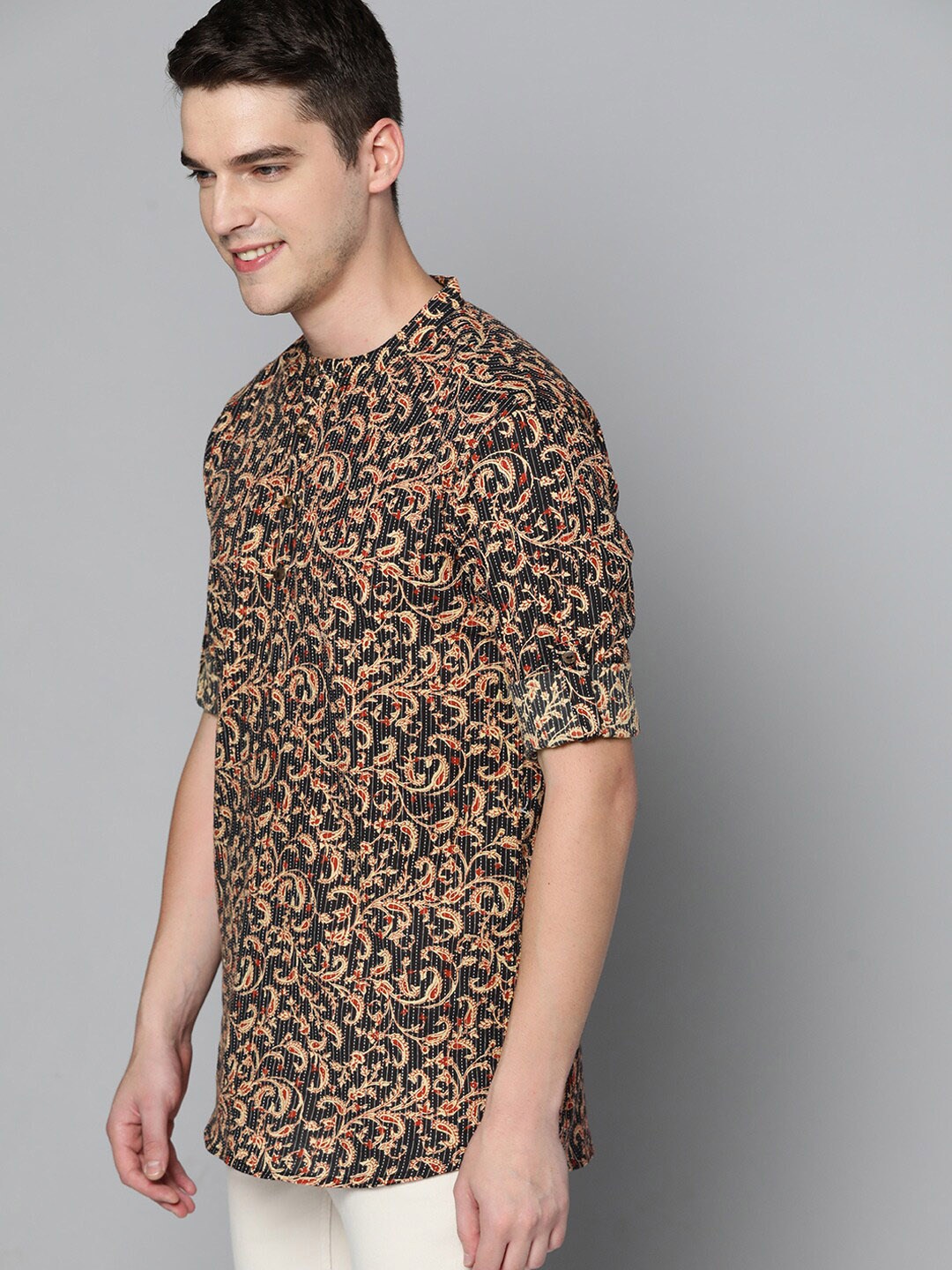 

MALHAAR Floral Printed Notched Neck Cotton Straight Short Kurta, Beige