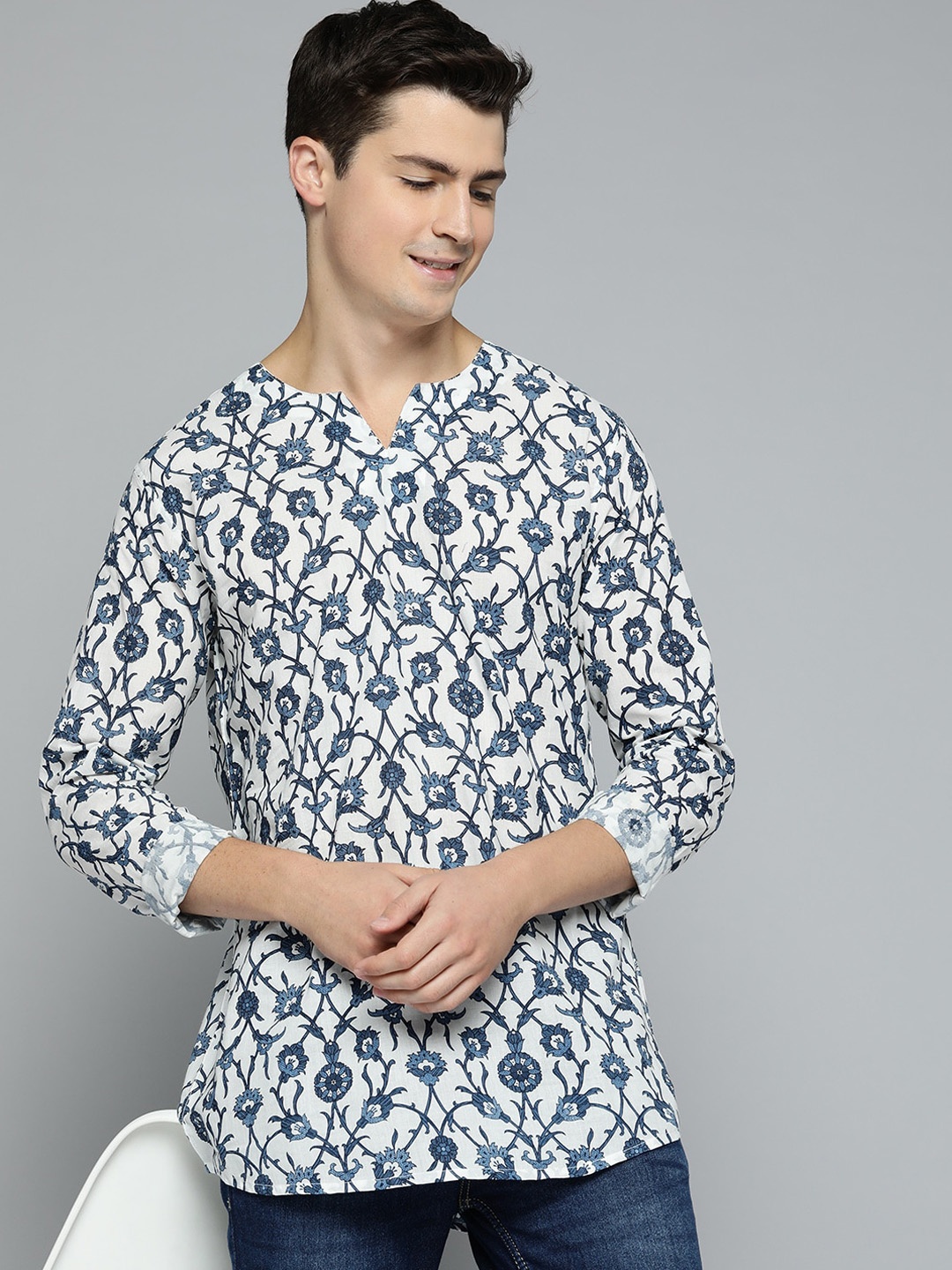 

MALHAAR Floral Printed Notched Neck Cotton Straight Short Kurta, Blue