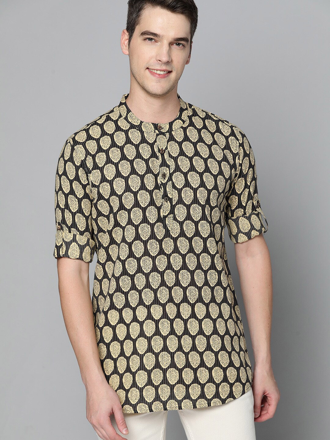 

MALHAAR Floral Printed Notched Neck Chanderi Silk Straight Short Kurta, Black