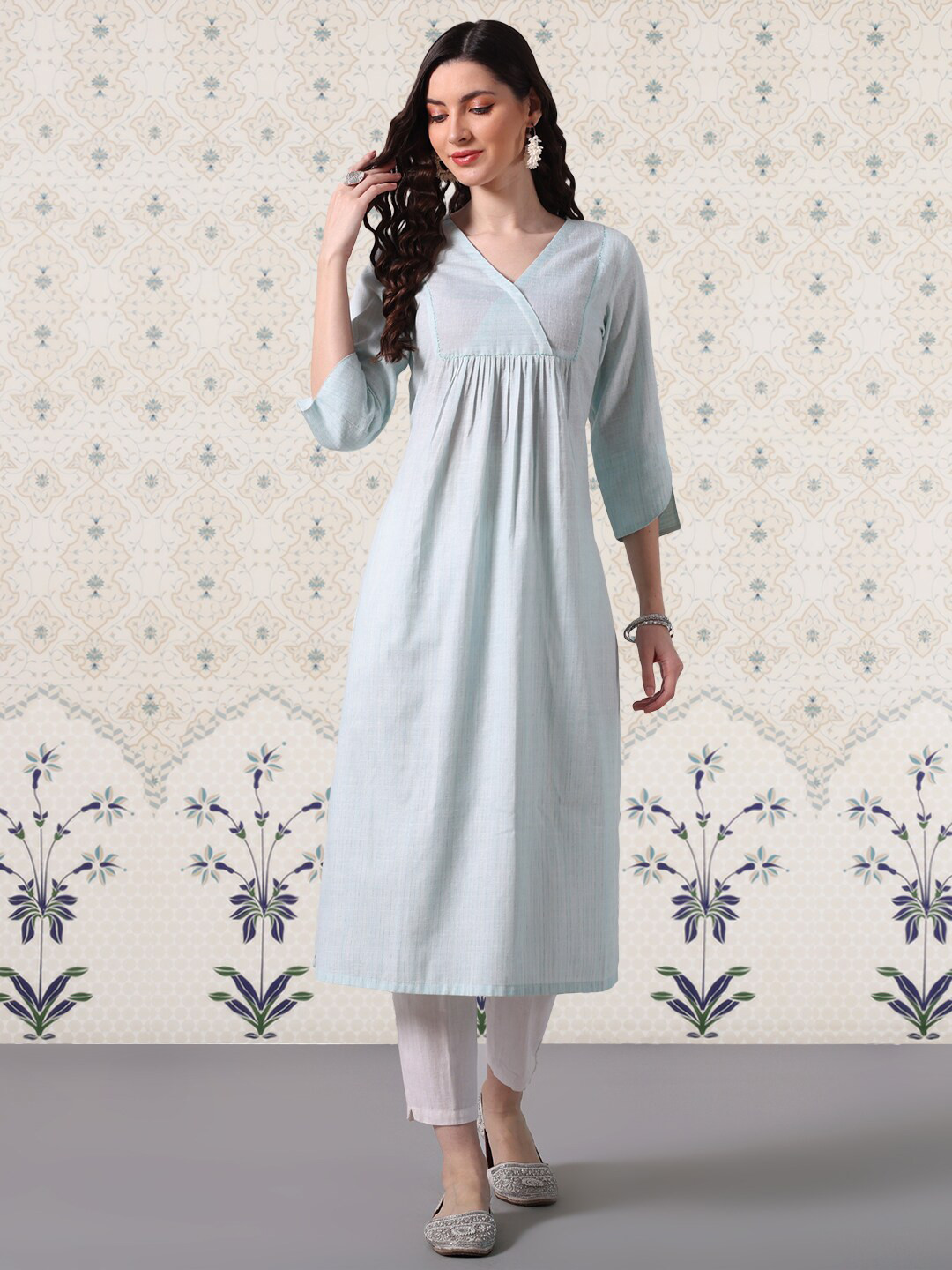 

Ode by House of Pataudi V-Neck Anarkali Kurti, Blue