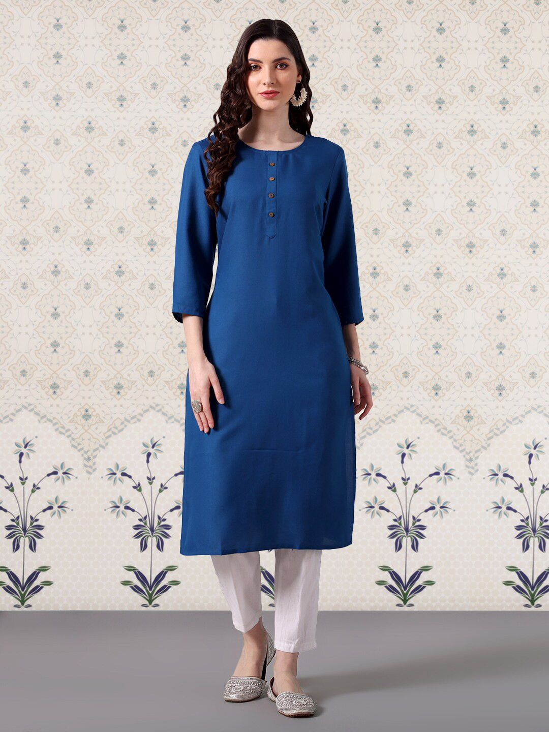 

Ode by House of Pataudi Solid Round Neck Straight Kurta, Blue
