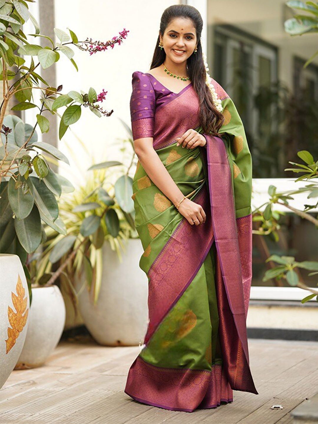 

TEREZA Ethnic Motif Woven Design Zari Kanjeevaram Saree, Green