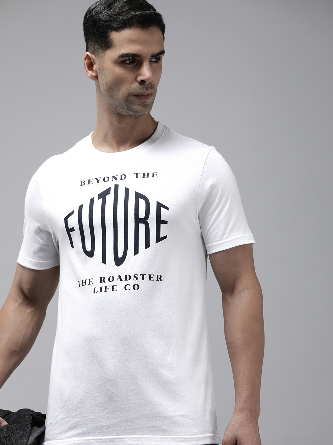 

Roadster Men Graphic Printed Regular Fit T-shirt, White