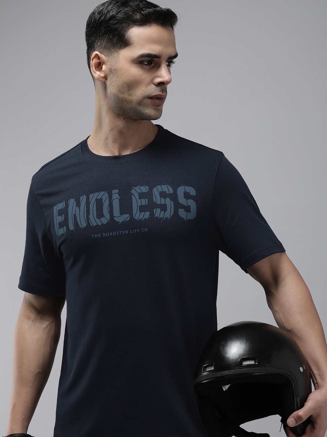

Roadster Men Graphic Printed Regular Fit T-shirt, Navy blue