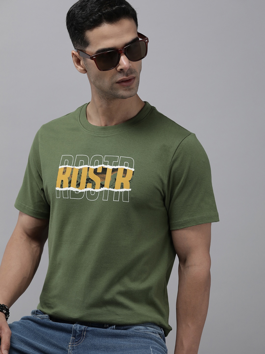 

Roadster Men Graphic Printed Regular Fit T-shirt, Green