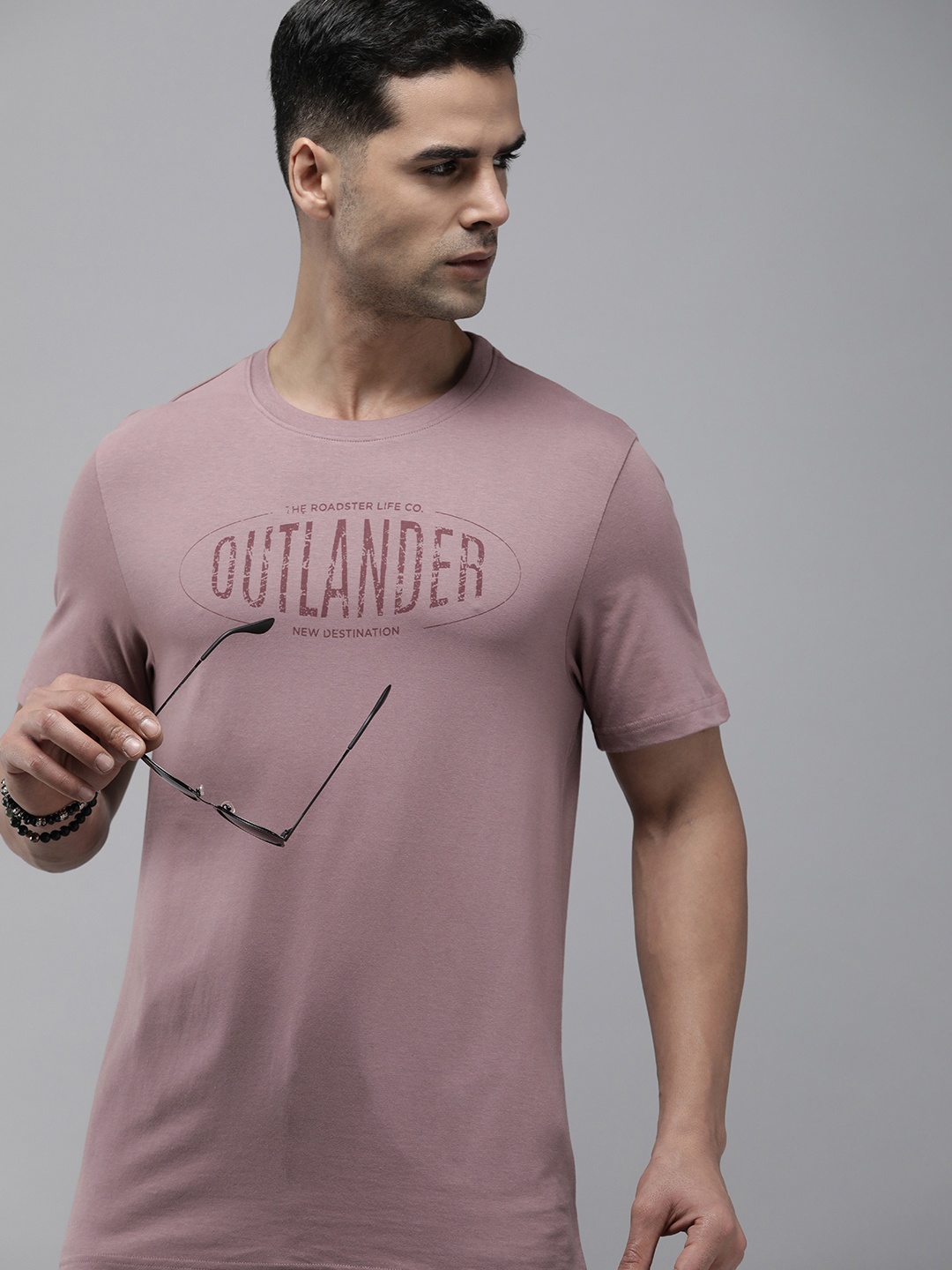 

Roadster Men Graphic Printed Regular Fit T-shirt, Mauve