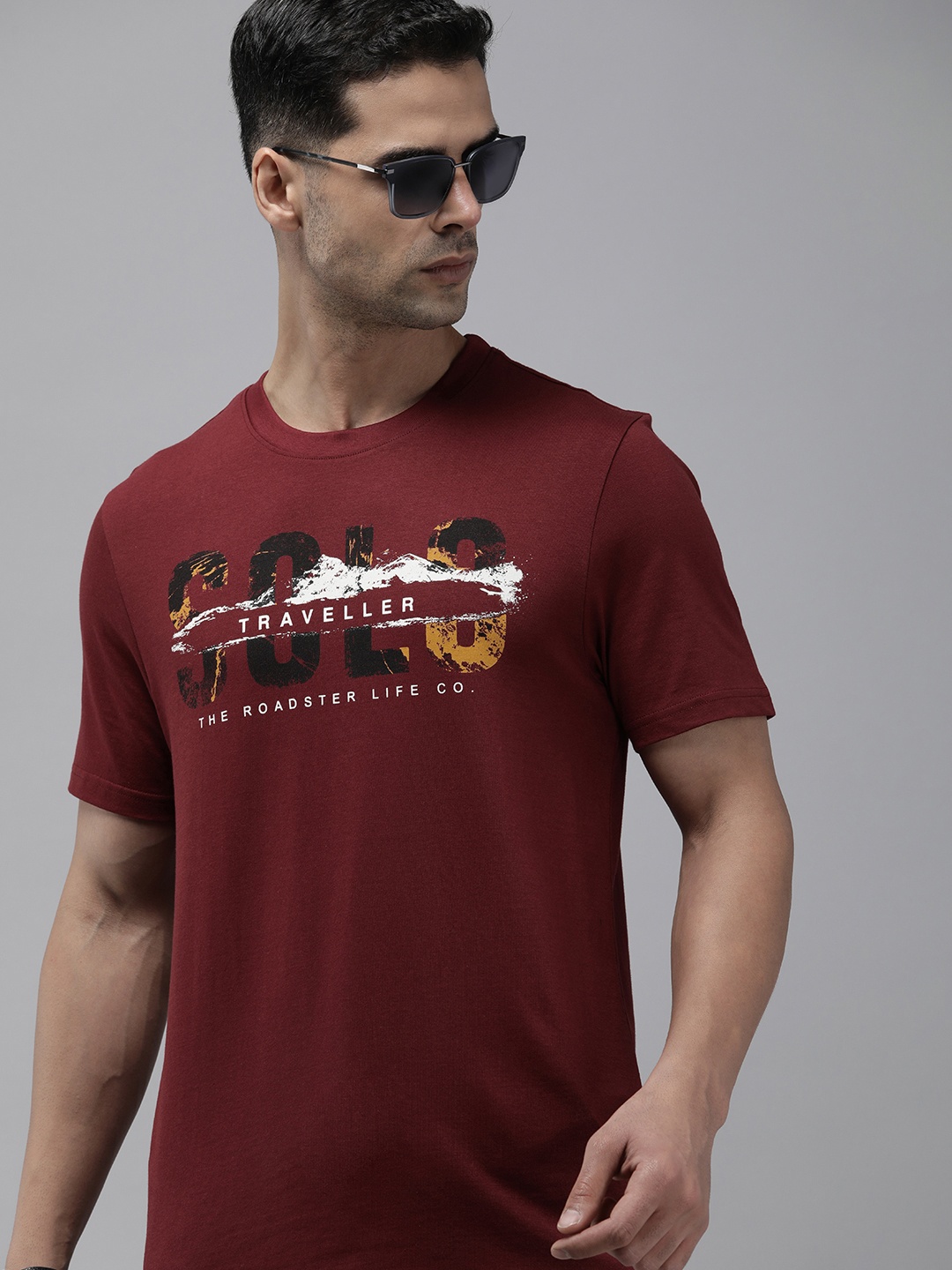 

Roadster Men Graphic Printed Regular Fit T-shirt, Maroon