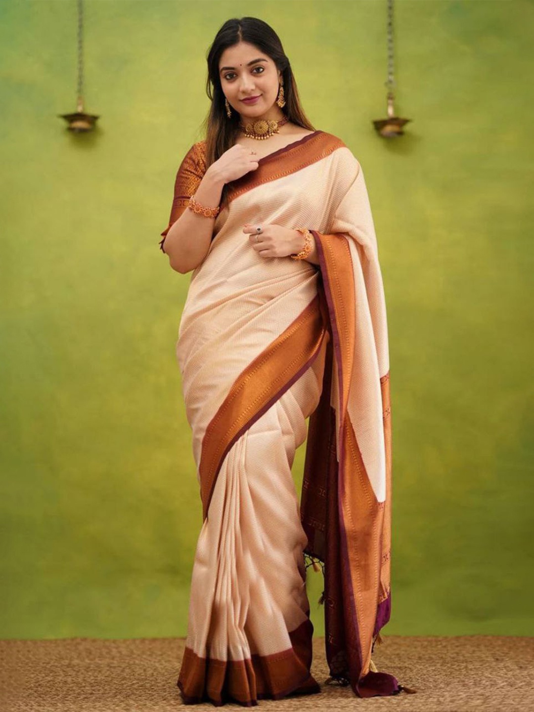 

TEREZA Woven Design Zari Silk Blend Kanjeevaram Saree, Cream