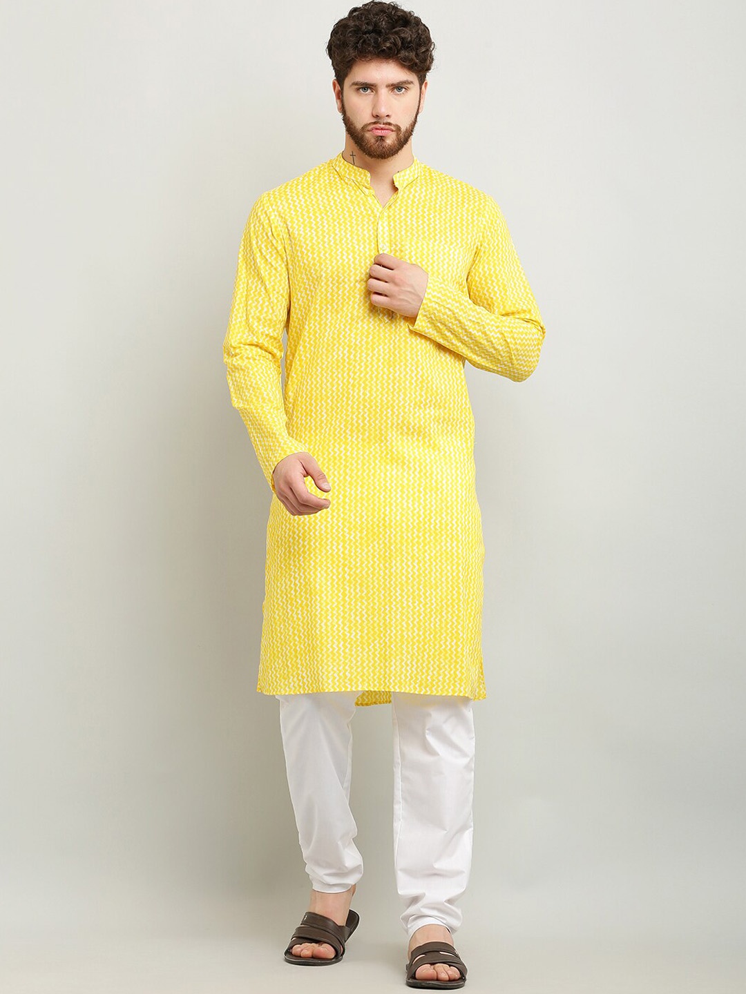 

Waahiba Chevron Printed Mandarin Collar Pure Cotton Kurta, Yellow