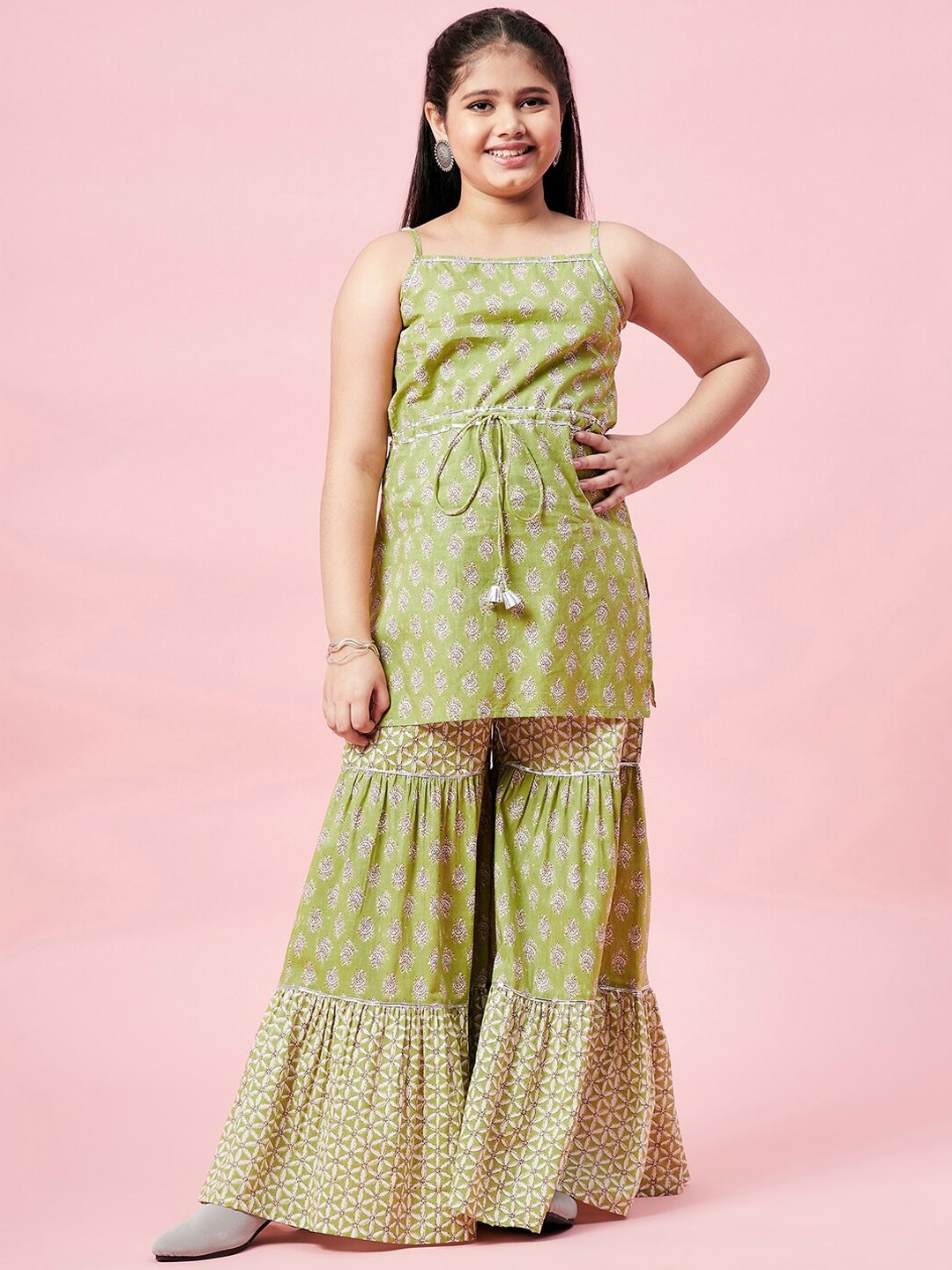 

Stylo Bug Girls Ethnic Motifs Printed Regular Pure Cotton Kurti With Sharara, Green