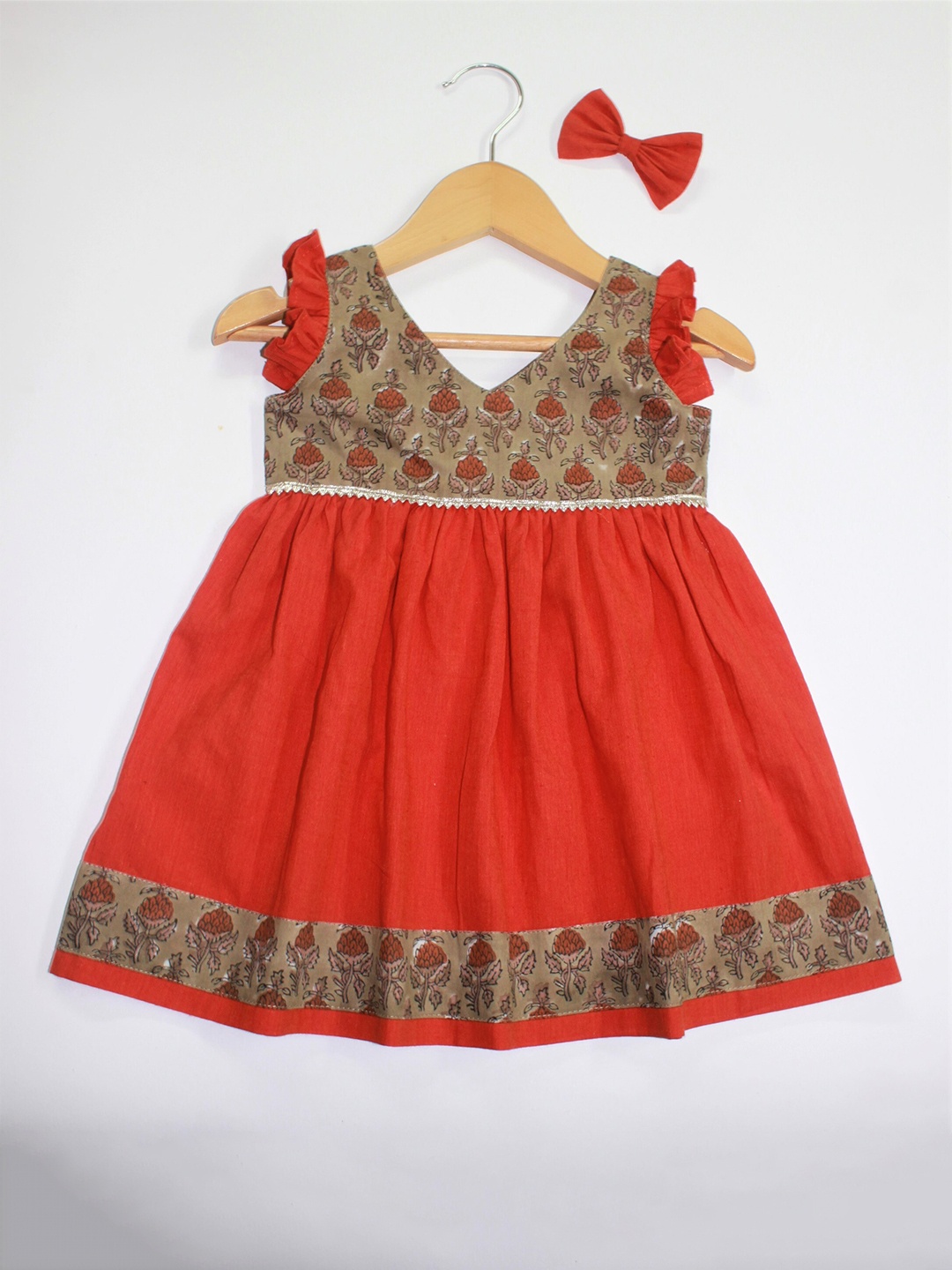 

MANY FROCKS & Girls Floral Printed Pure Cotton Fit & Flare Dress, Orange