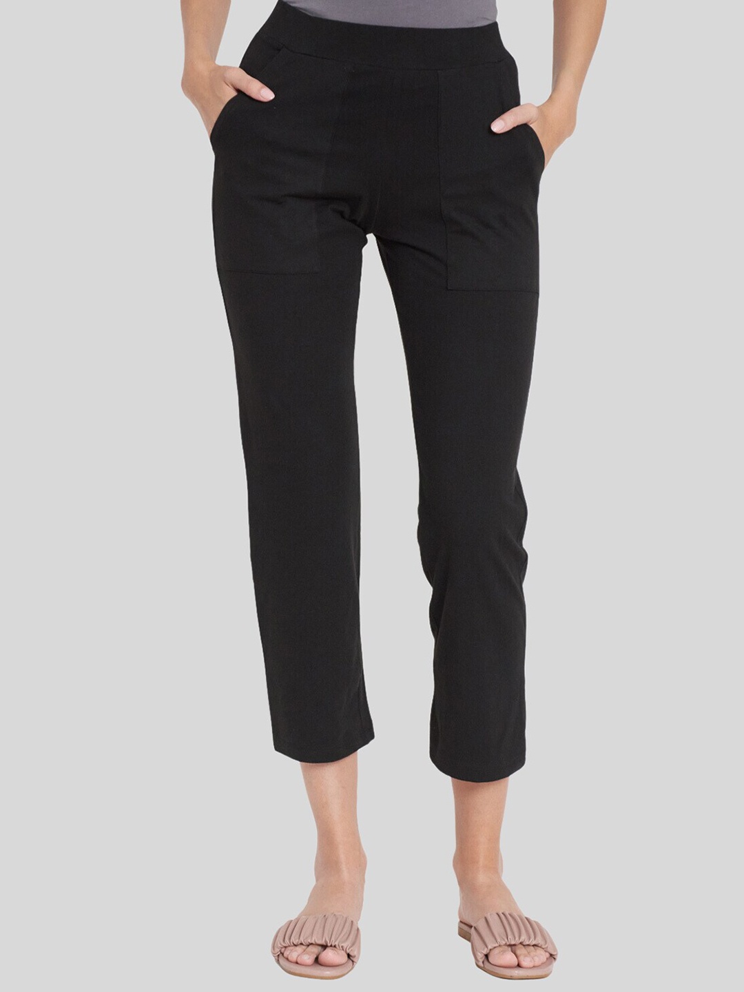

UNMADE Women Mid-Rise Knitted Track Pants, Black