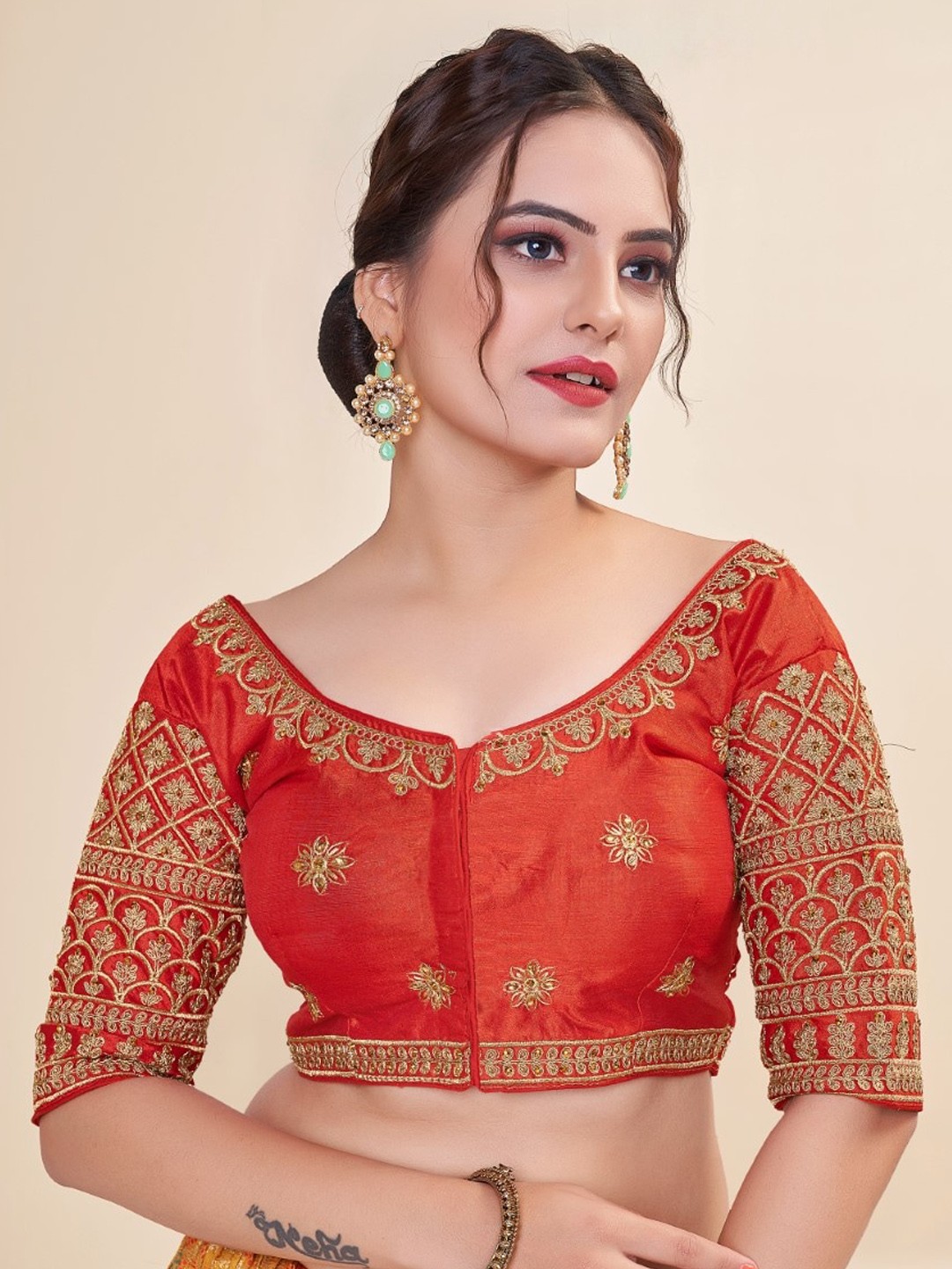 

HIMALAY Embroidered Round Neck Cotton Saree, Red