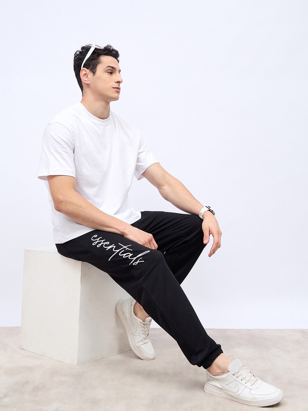

Styli Men Slogan Printed Oversized Joggers with Slip Pocket, Black