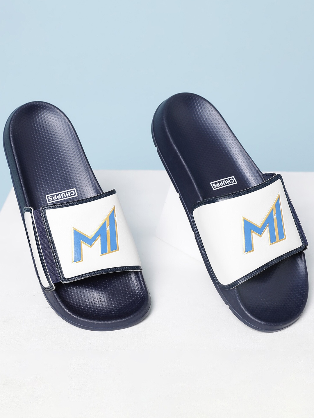 

CHUPPS Men Official Mumbai Indians Navy & White MI Printed Sliders, Navy blue