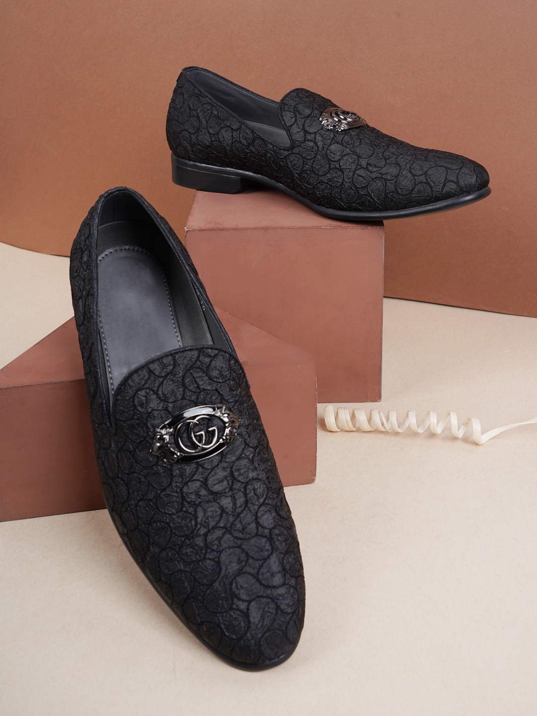 

Style Shoes Men Textured Formal Loafers, Black
