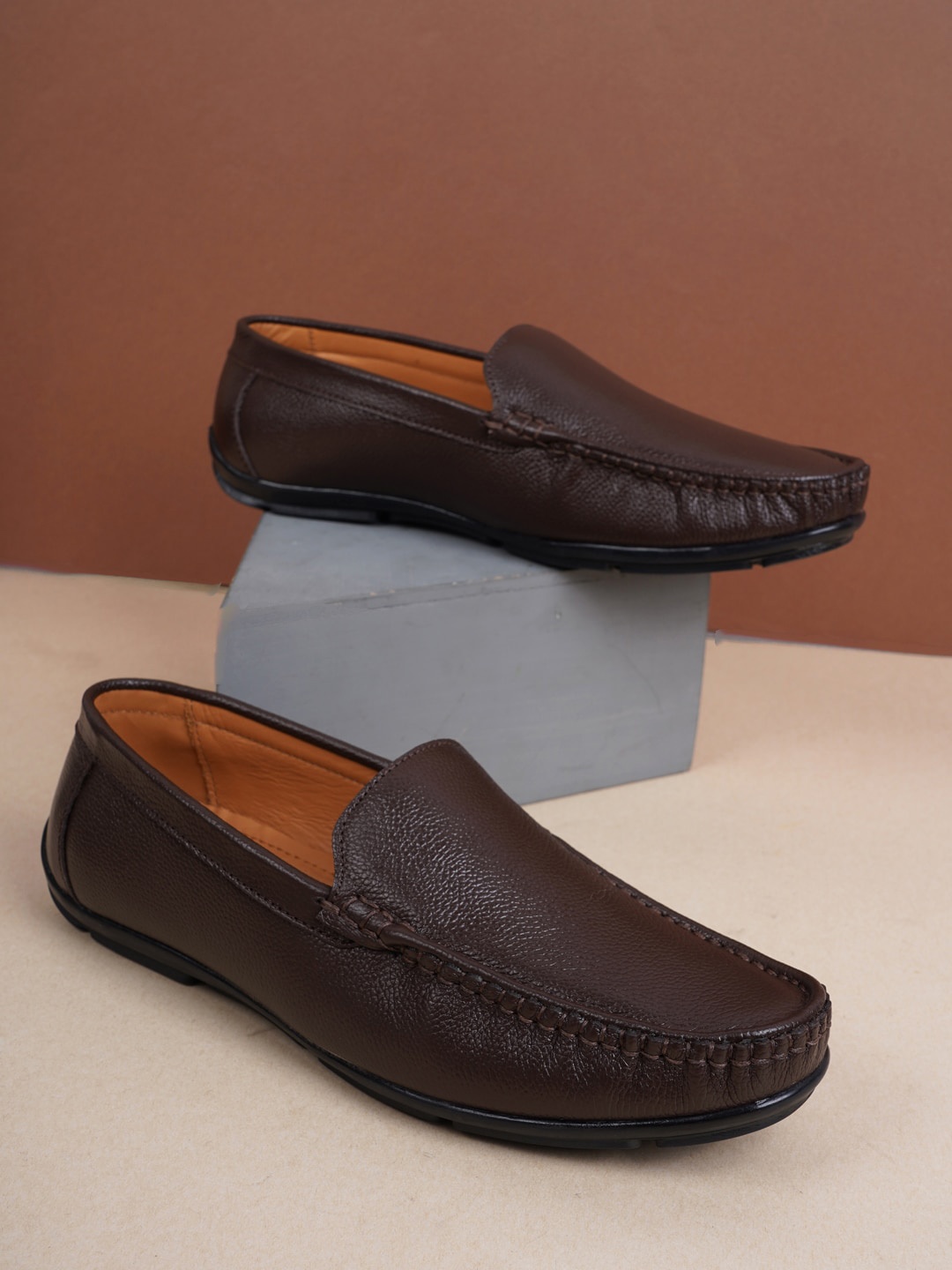 

Style Shoes Men Textured Leather Formal Loafers, Brown