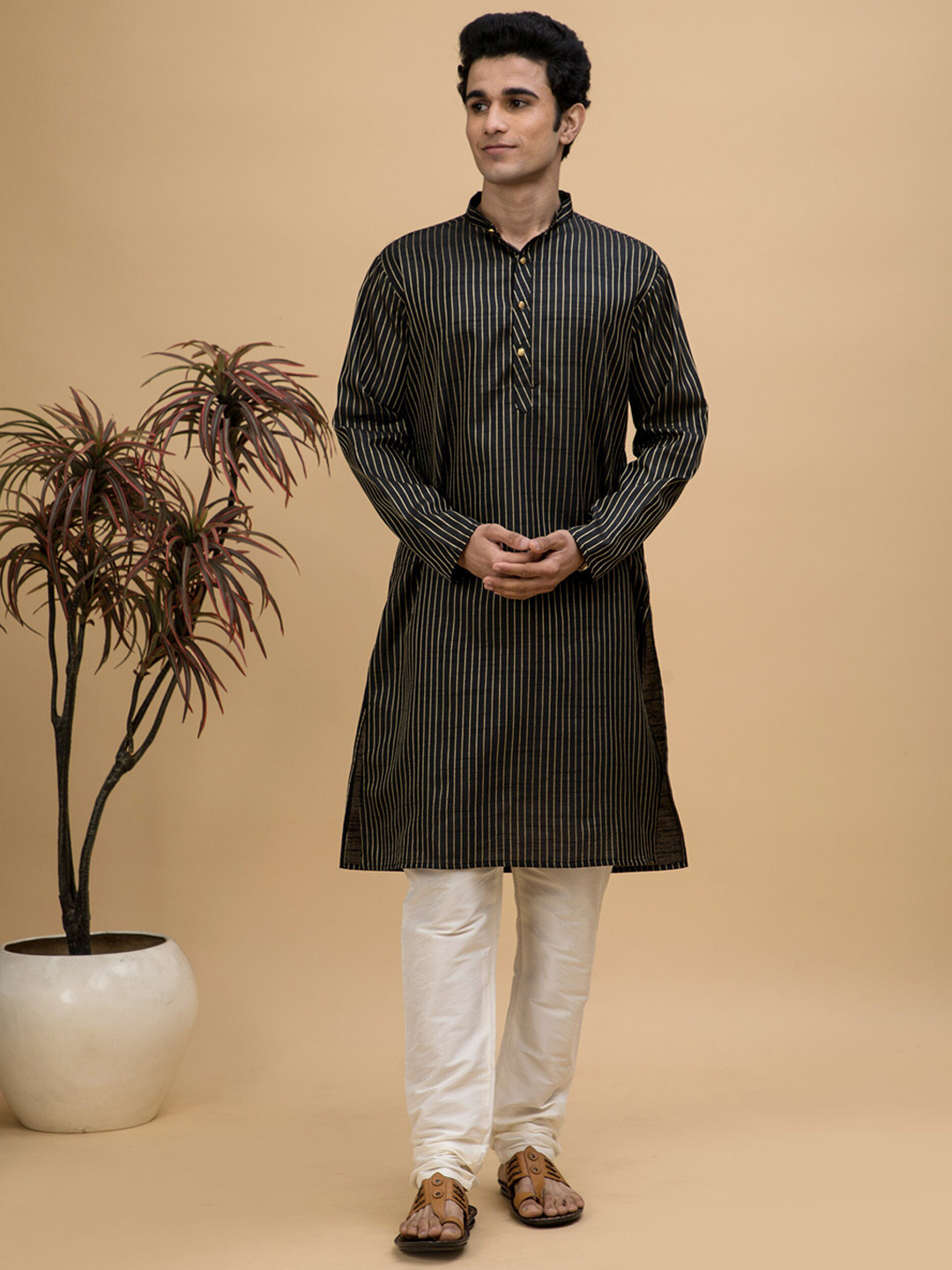 

NEUDIS Striped Regular Kurta with Churidar, Black