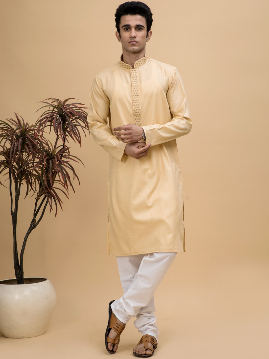 

NEUDIS Mandarin Collar Straight Regular Kurta with Churidar, Beige