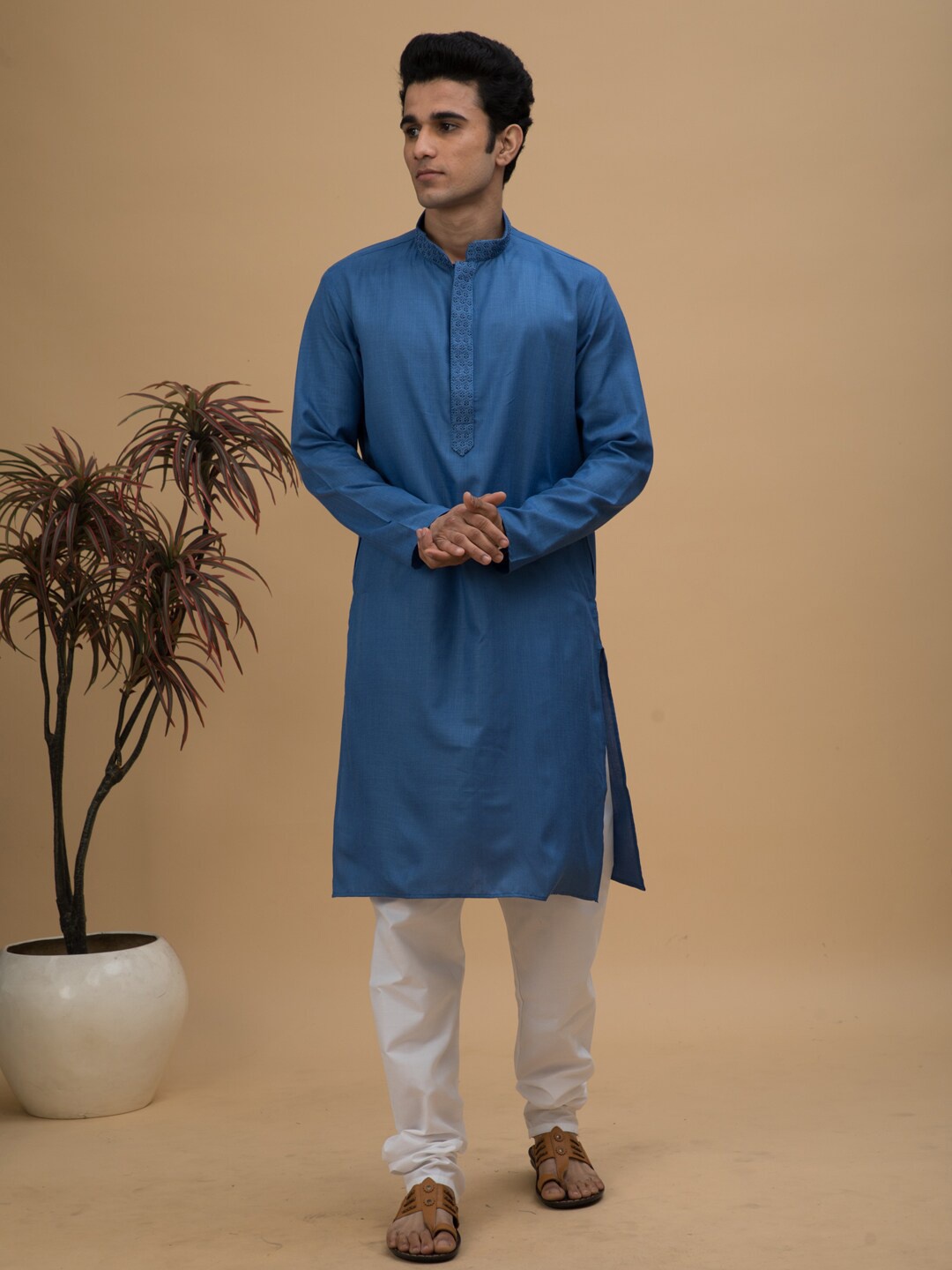 

NEUDIS Mandarin Collar StraightKurta with Churidar, Blue