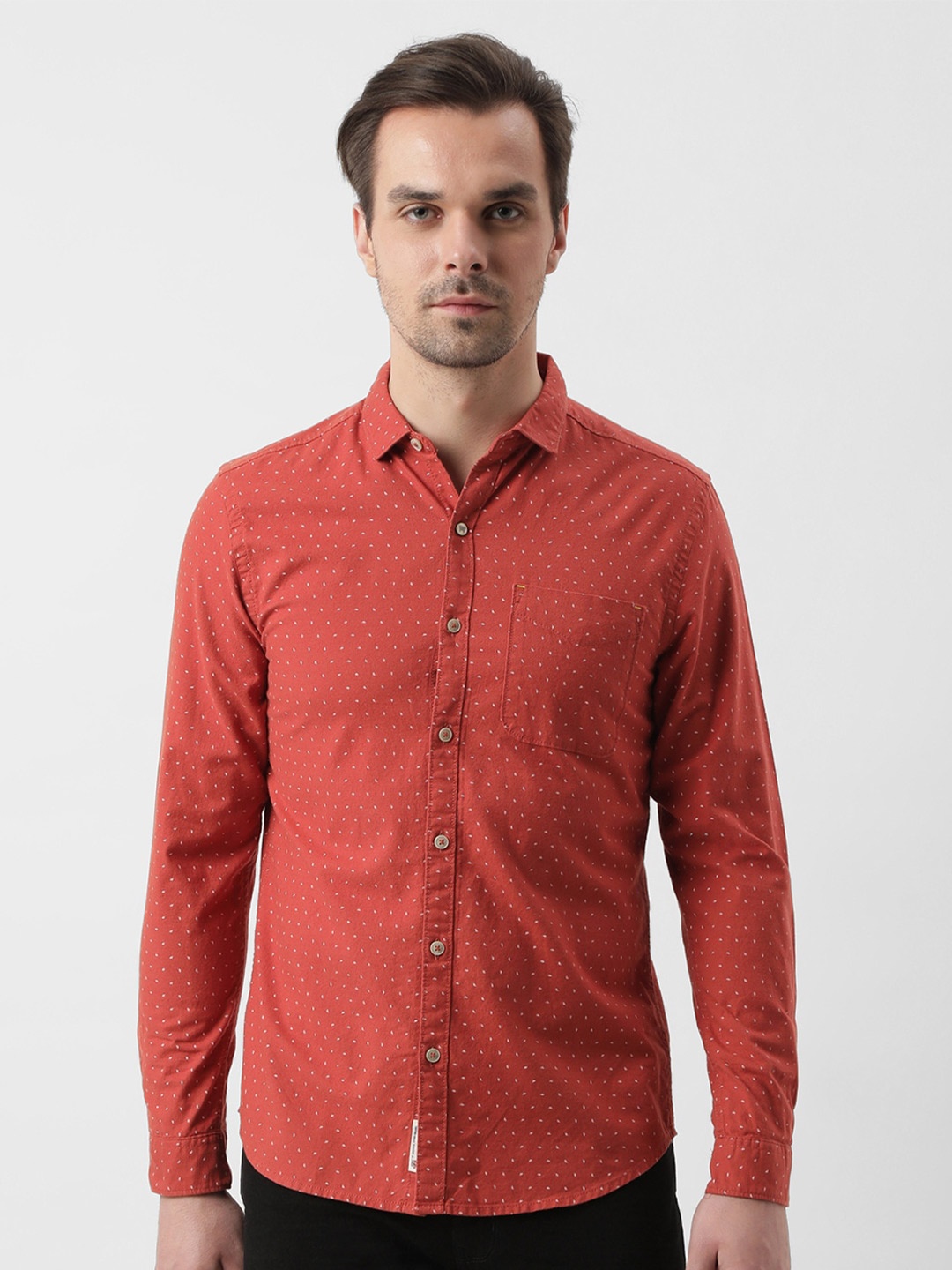 

Wrangler Micro Ditsy Printed Spread Collar Oxford Cotton Casual Shirt, Red