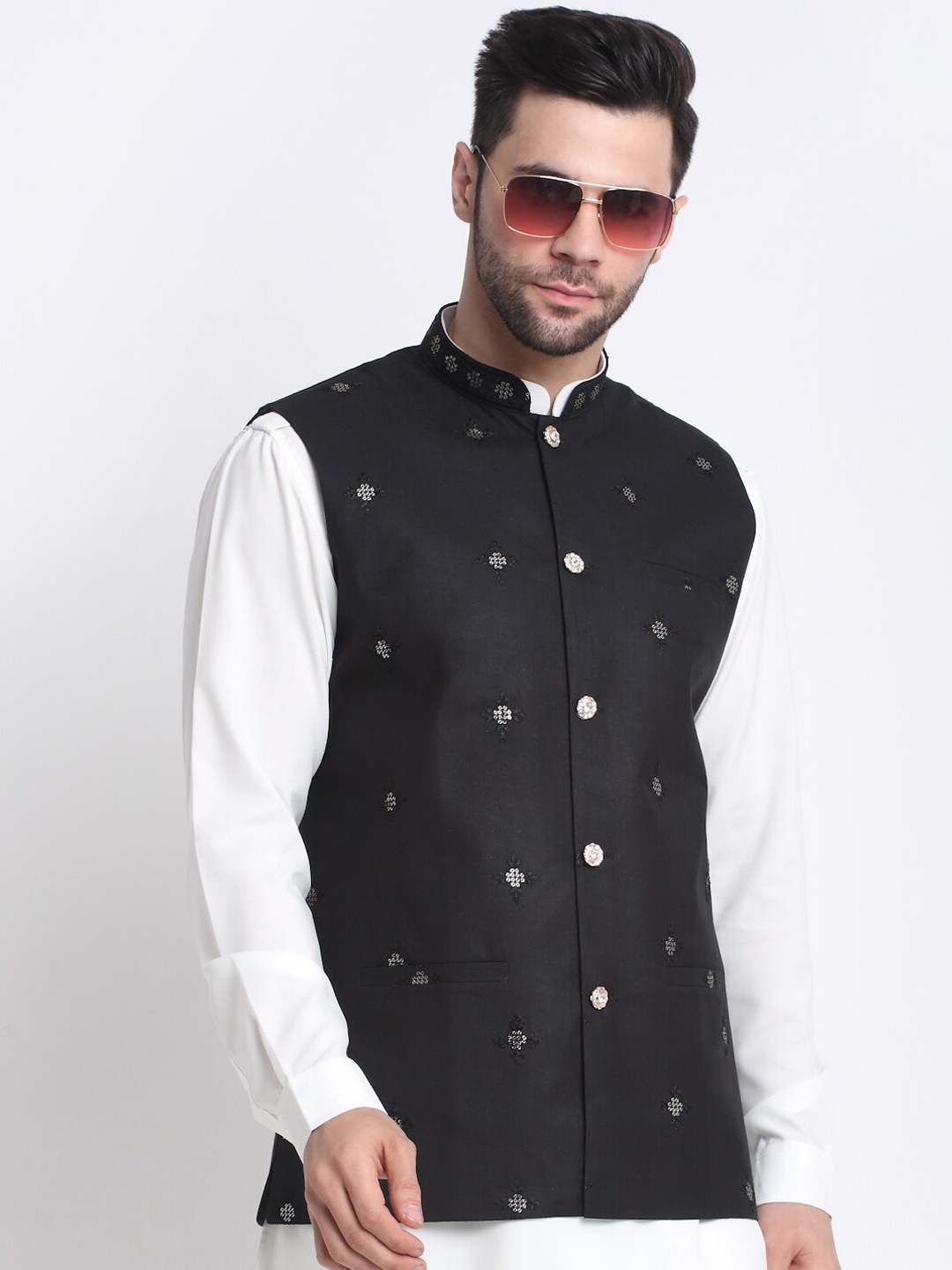 

KRAFT INDIA Mandarin Collar Pathani Kurta with Pyjamas & Nehru Jacket, White