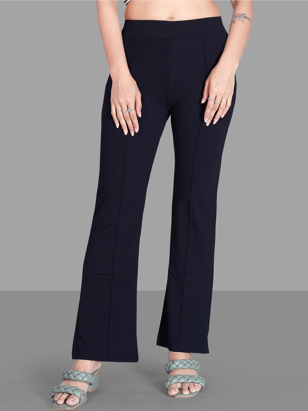 

Wuxi Women Relaxed Straight Leg High-Rise Easy Wash Bootcut Trousers, Black
