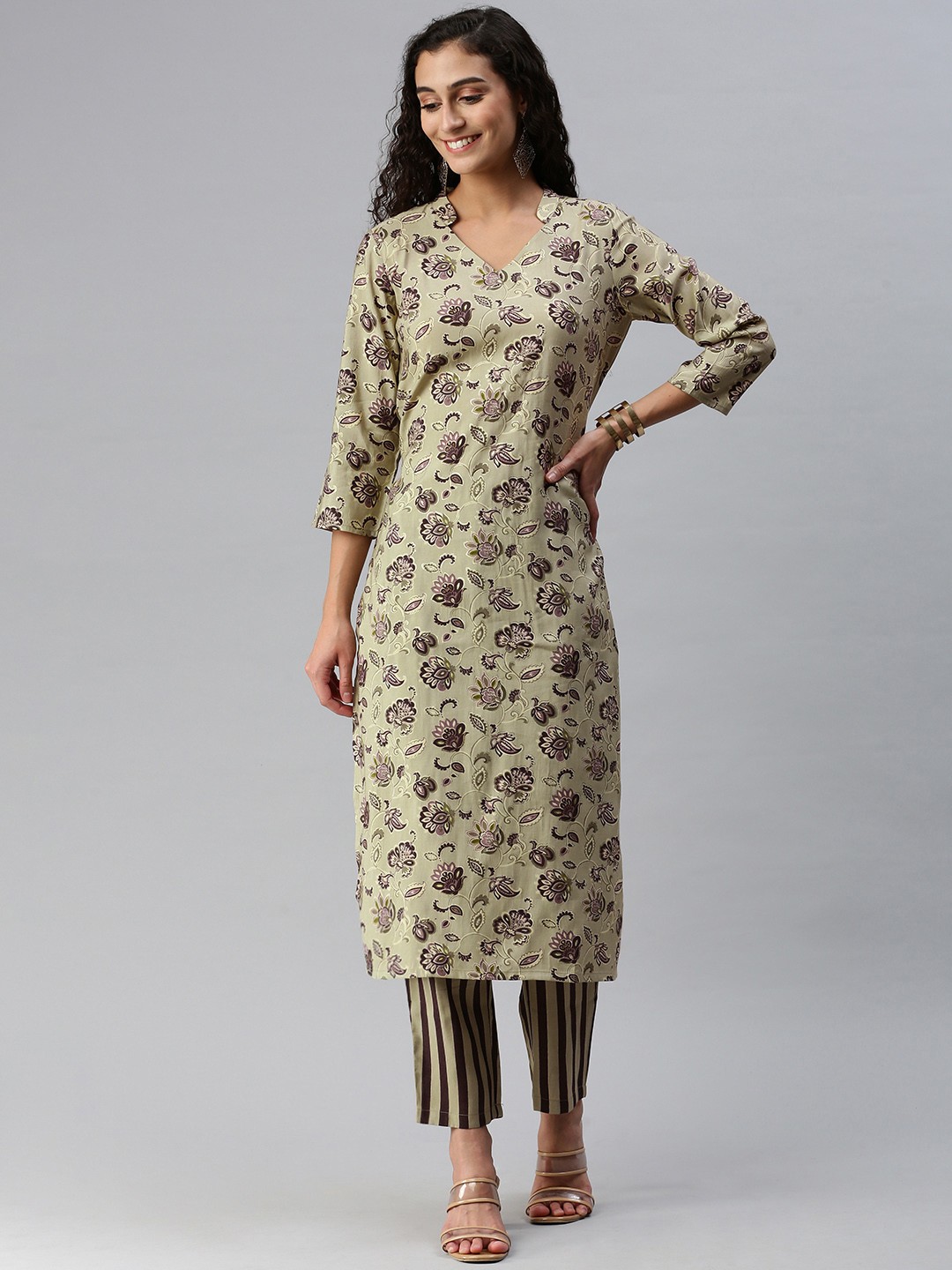 

HRITIKA Women Floral Printed Regular Chanderi Cotton Kurta with Trousers, Grey