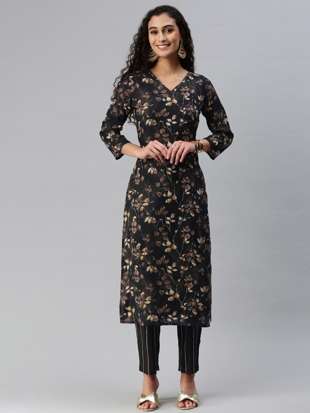 

HRITIKA Women Floral Printed Regular Kurta with Trousers, Black