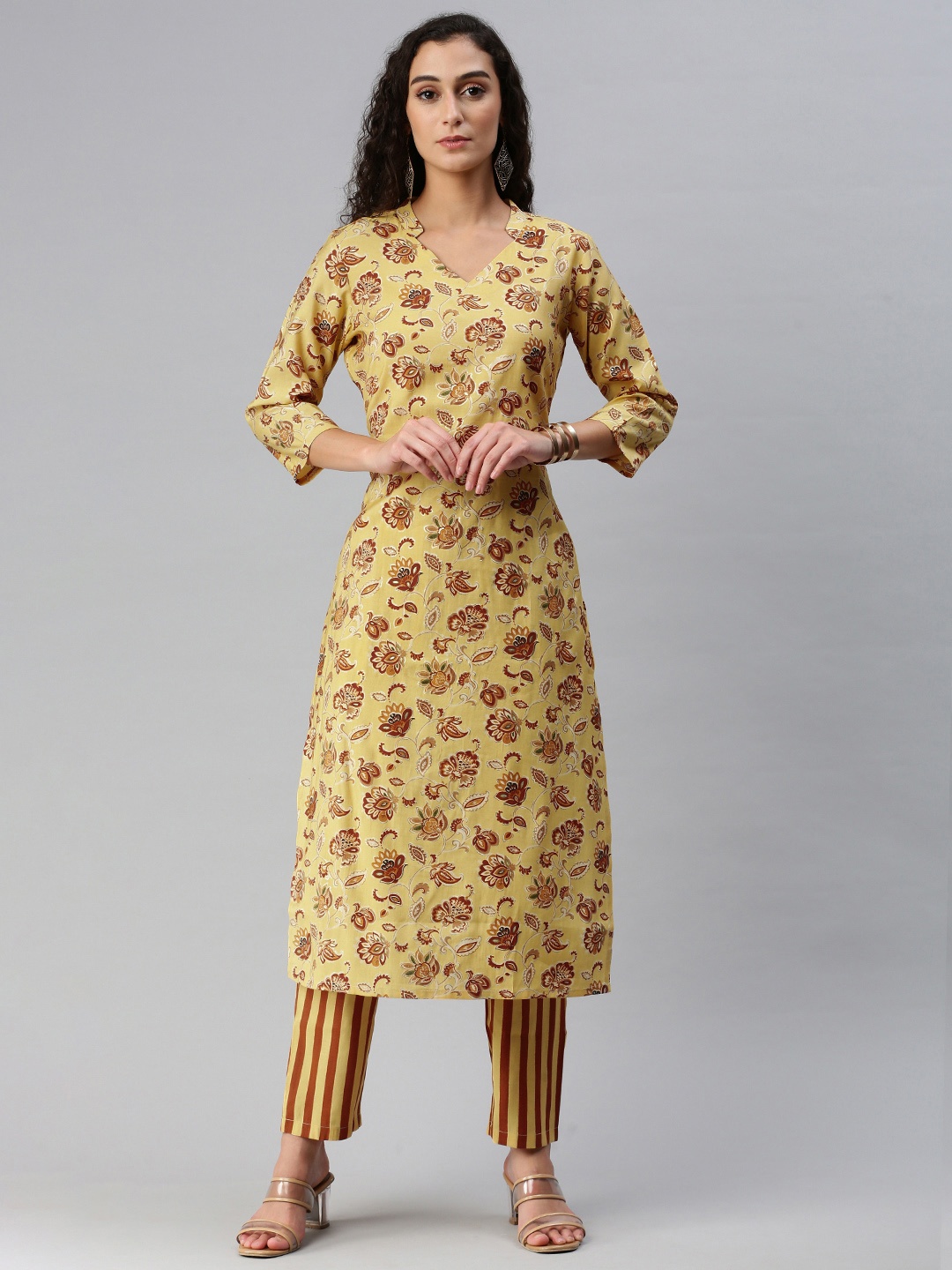 

HRITIKA Women Floral Printed Regular Chanderi Cotton Kurta with Trousers, Yellow