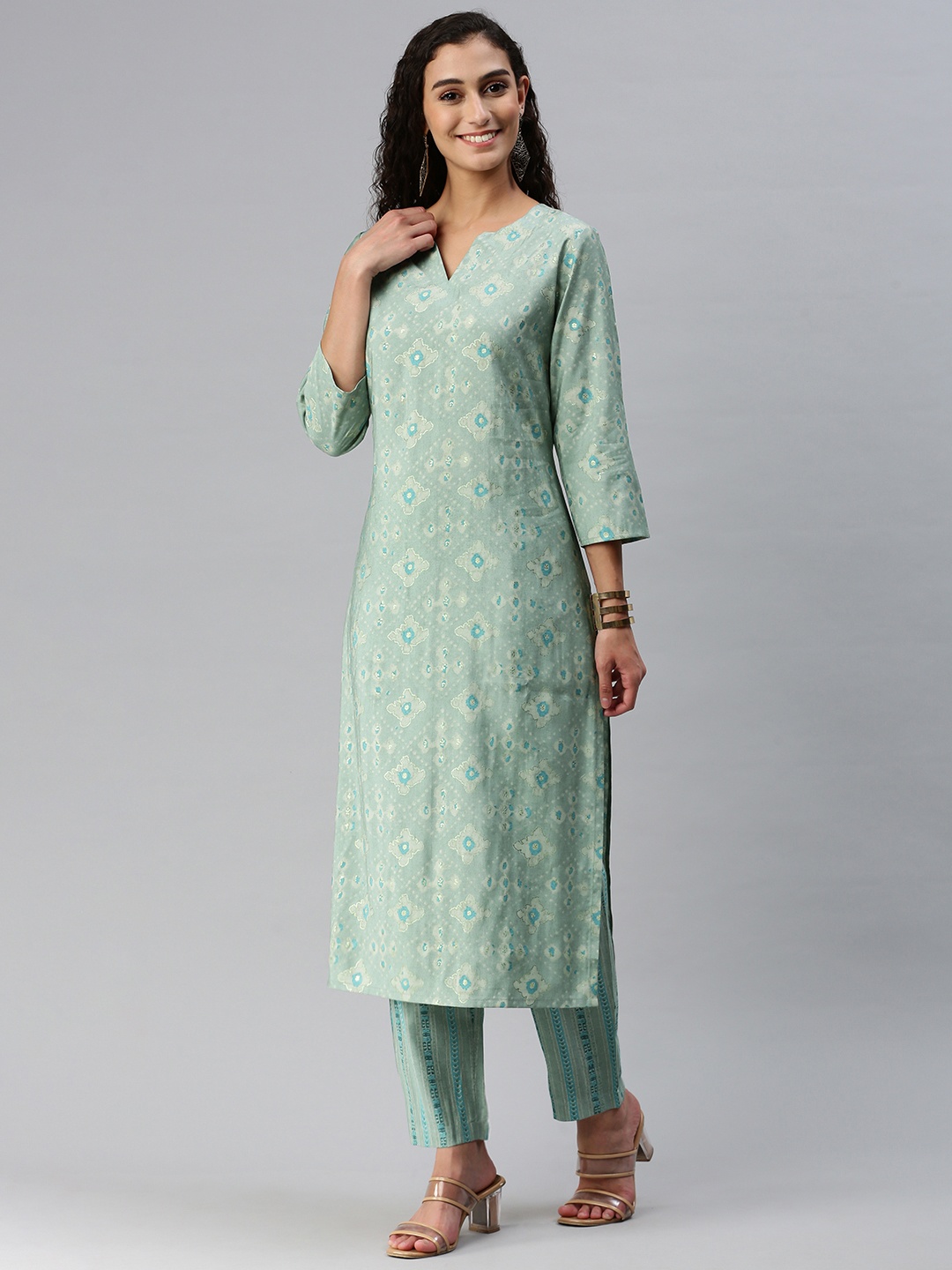

HRITIKA Women Floral Printed Regular Chanderi Cotton Kurta with Trousers, Grey