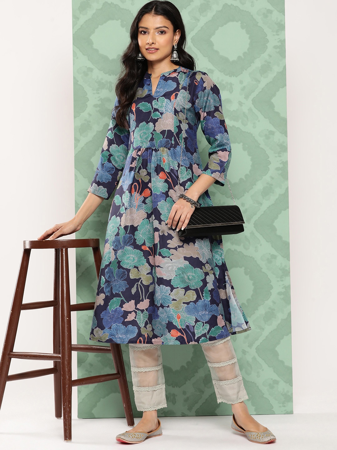 

Varanga Women Floral Printed Kurta, Blue
