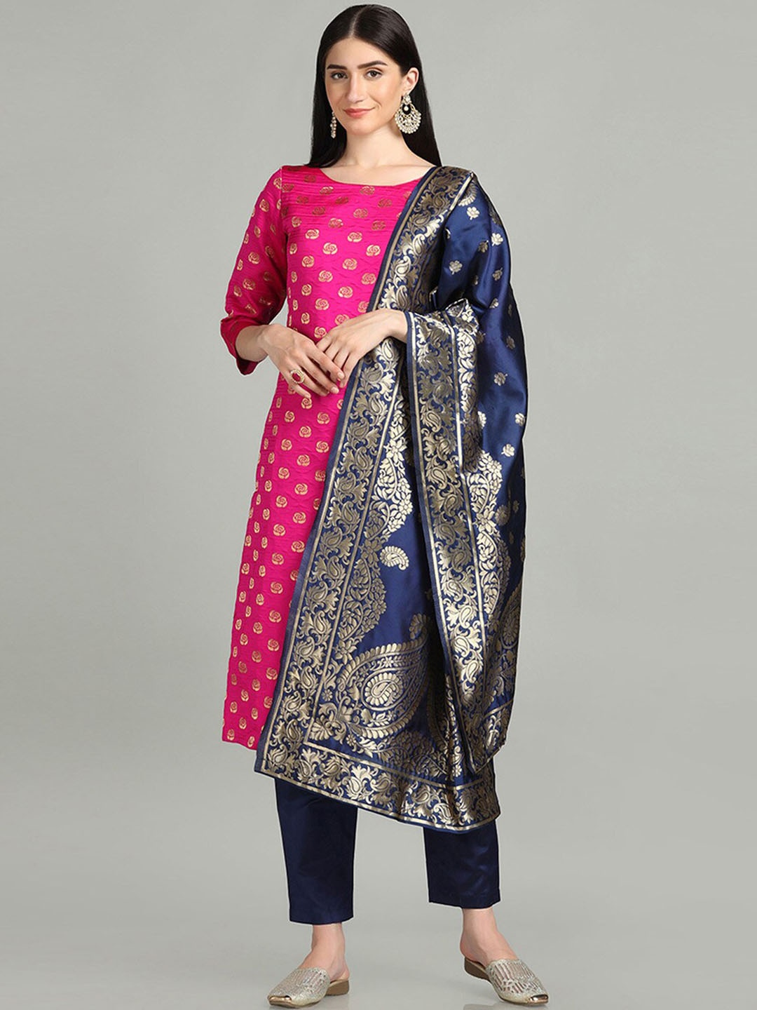 

HRITIKA Floral Woven Design Zari Kurta & Trousers With Dupatta, Magenta